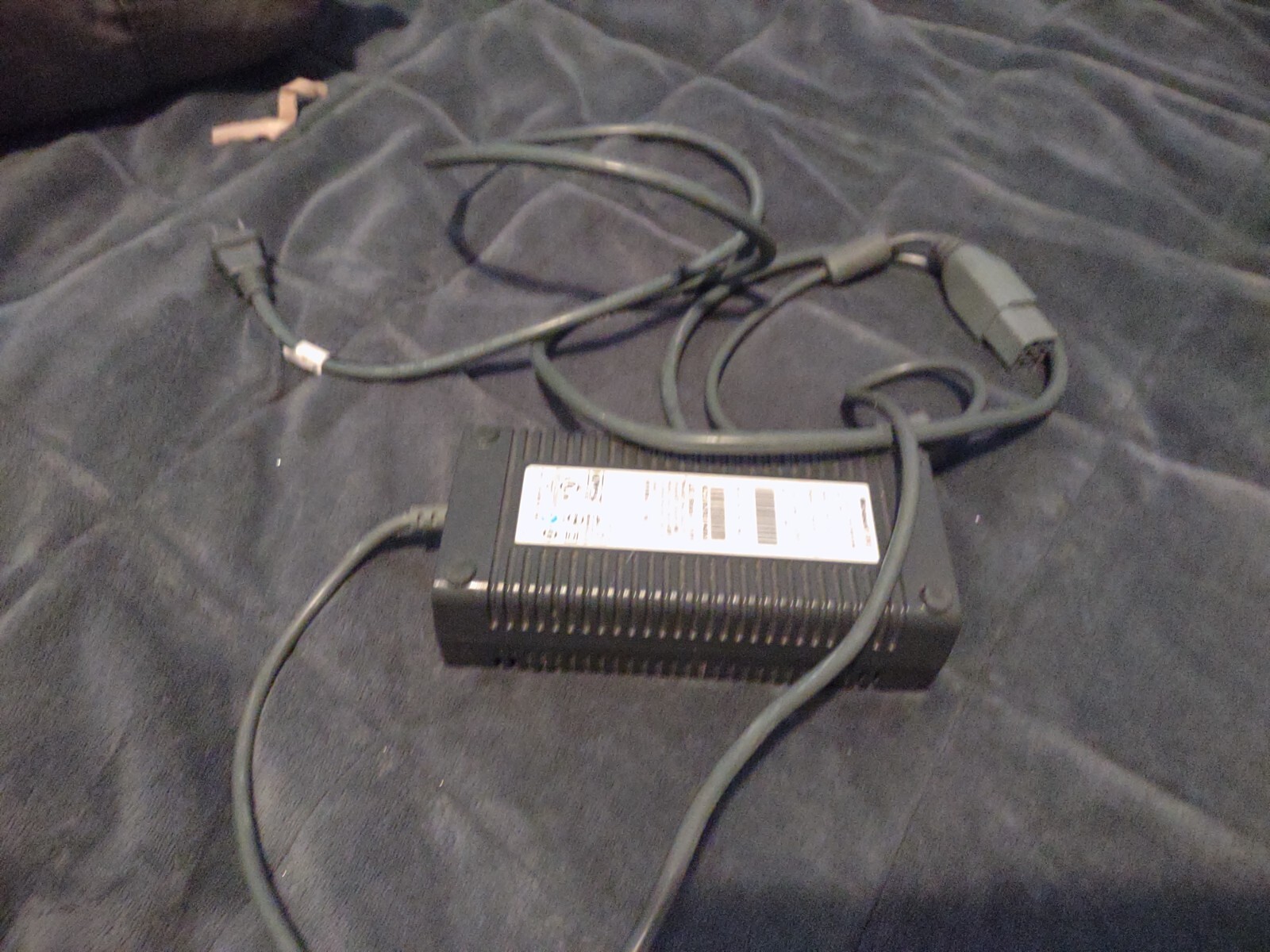 Xbox 360 System 60GB White Console With Power chord (Doesn’t work)