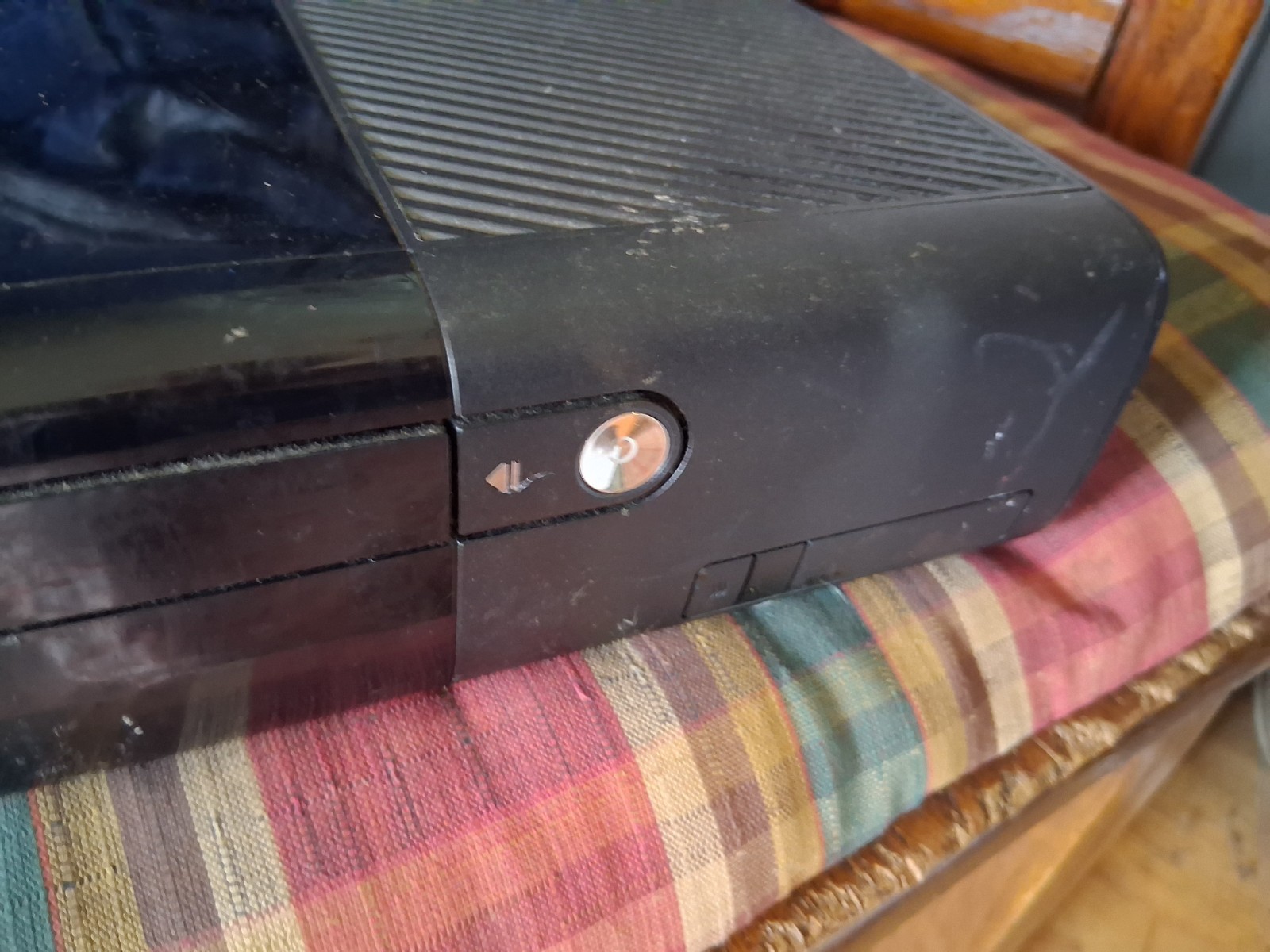 Microsoft Xbox 360 E 4GB Console Gaming System Only Black Parts Only