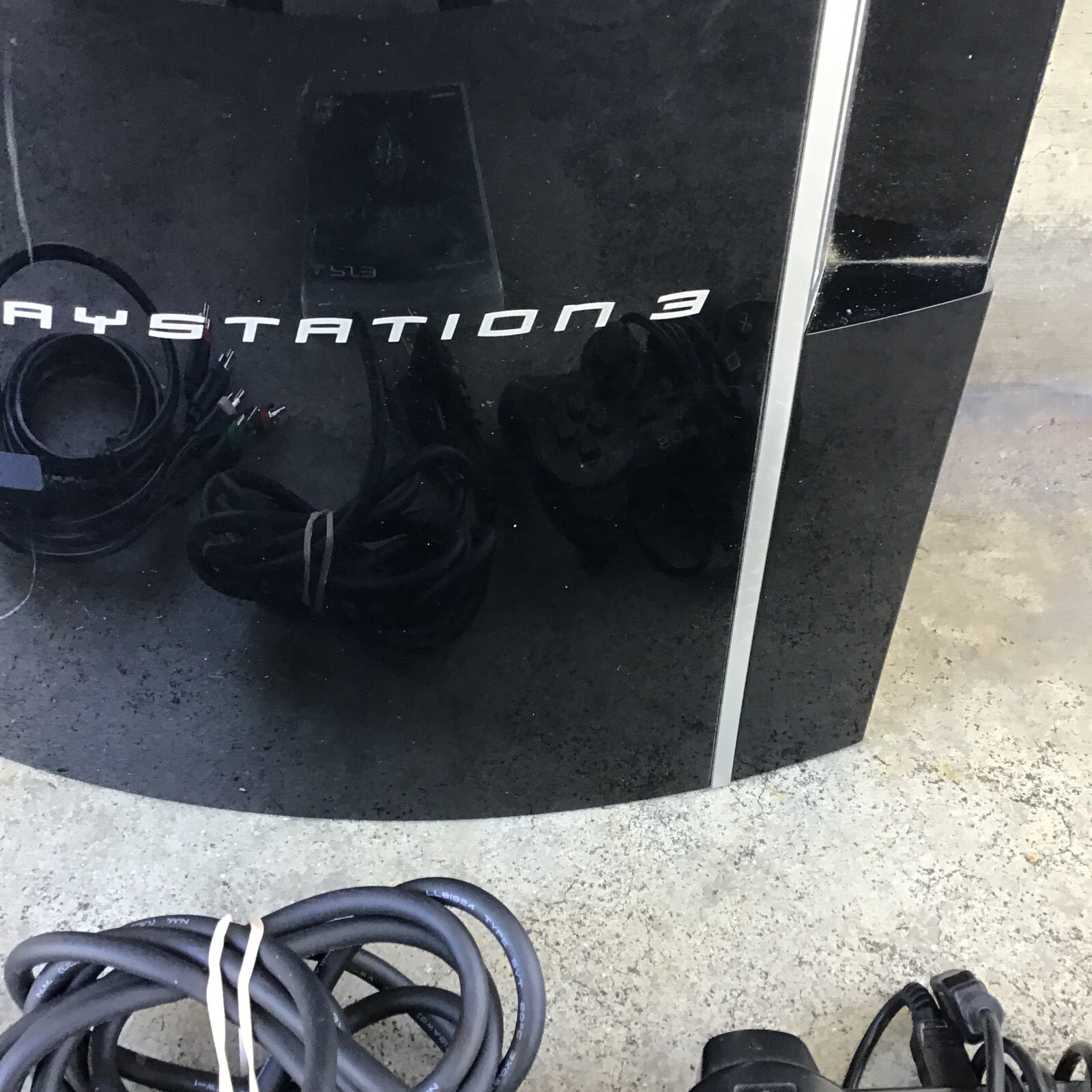 Sony PlayStation 3 80GB PS3 Console w/ Controller and Skyrim CECHK01 Tested