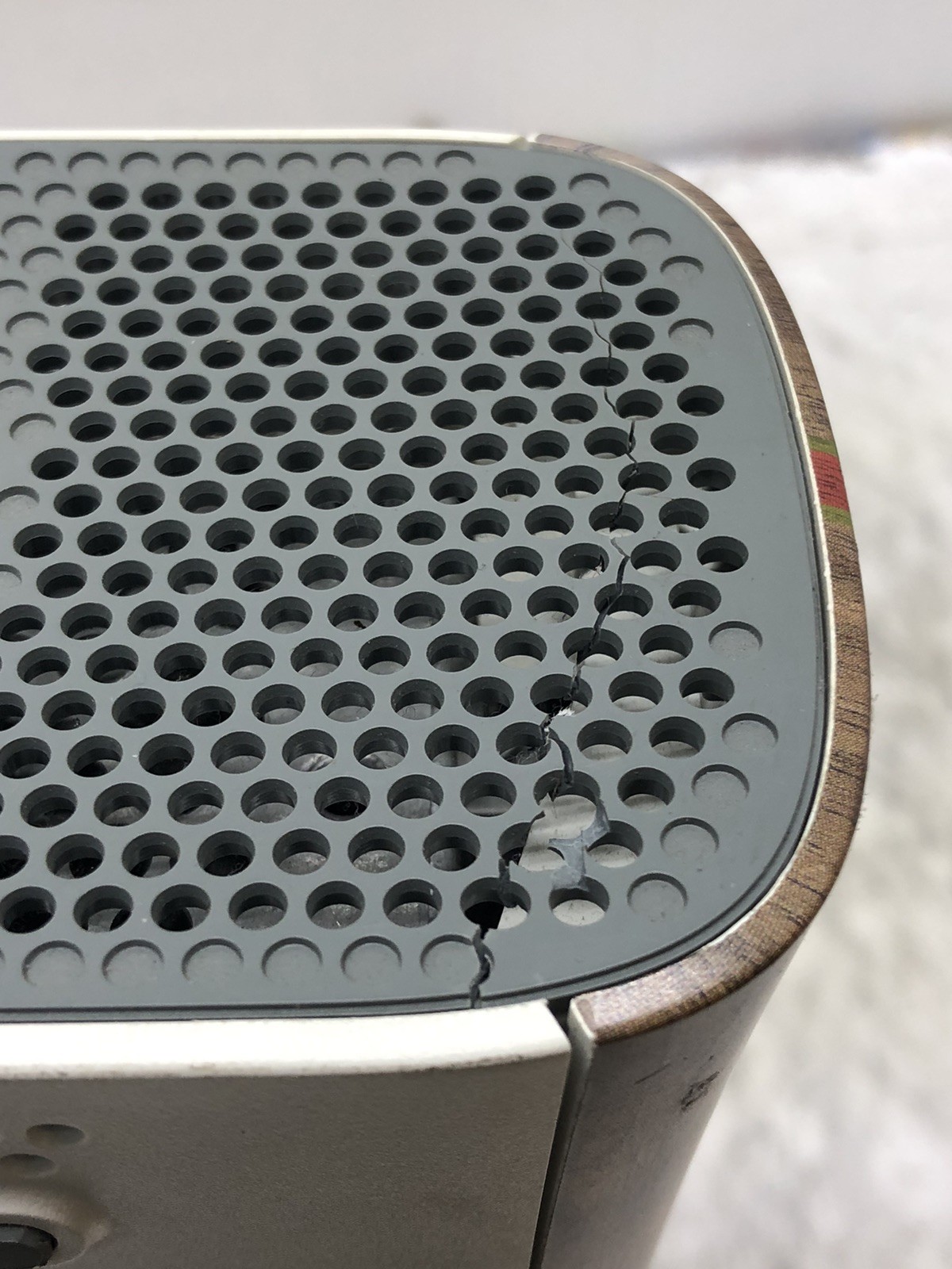 XBOX 360 CONSOLE PWRS ON DISC TRAY DOES NOT OPEN PLASTIC DAMAGED WITH CABLES