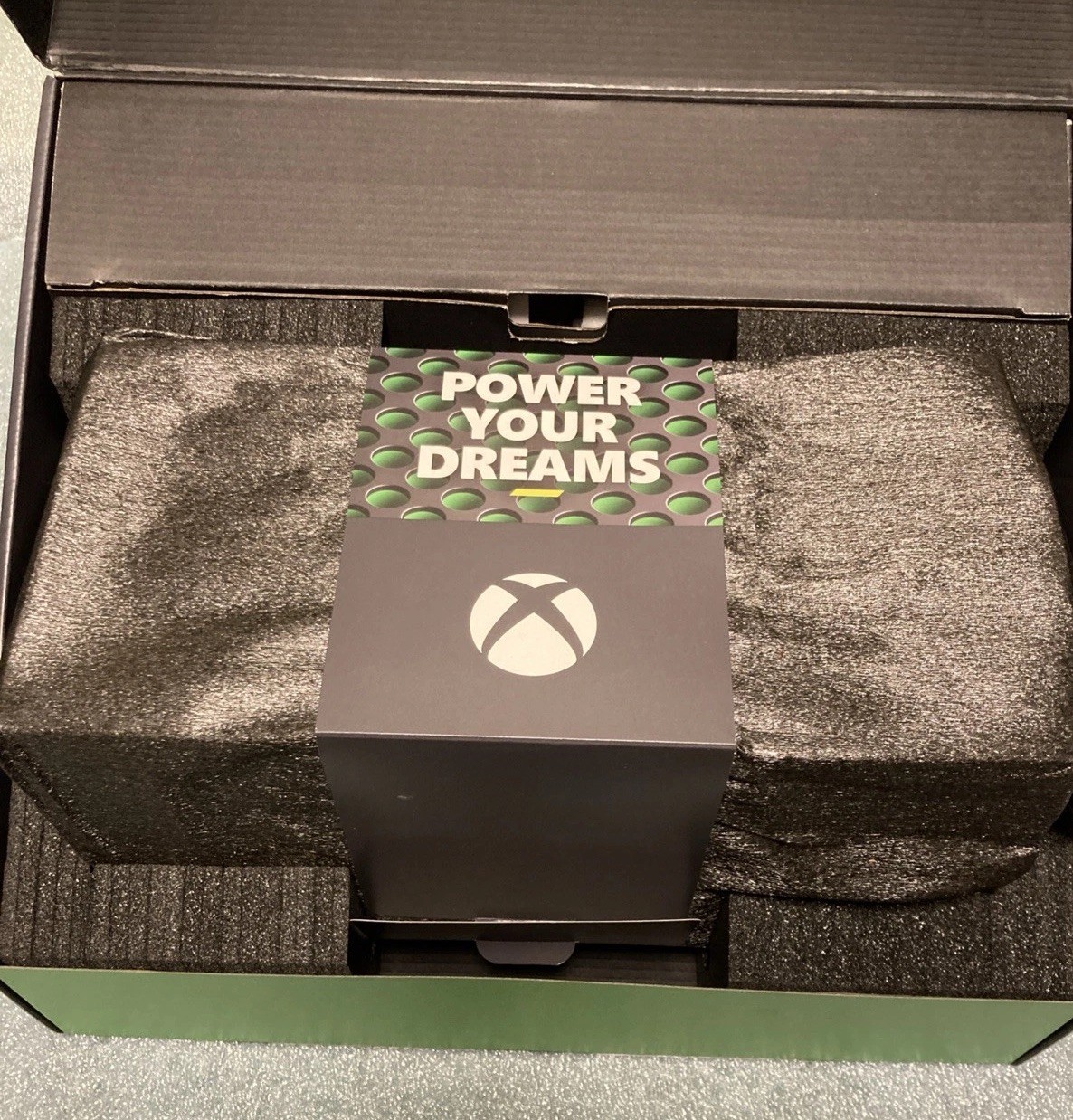 Microsoft Xbox Series X 1TB SSD Gaming Console Black RRT-00001 *HARDLY USED*