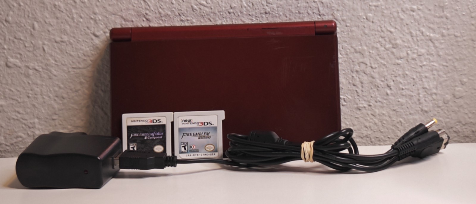 New Nintendo 3DS XL Red Bundle w/ Fire Emblem Fates Conquest & Warrior + Charger