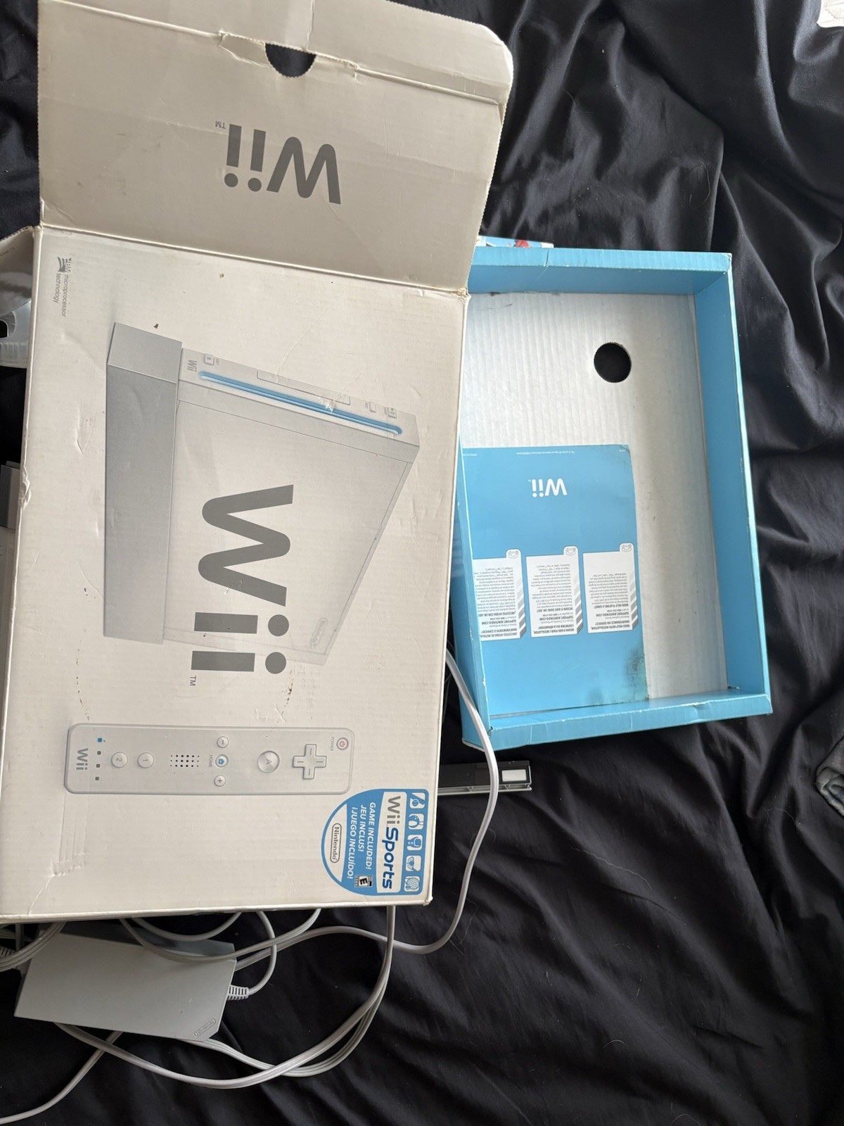 Nintendo Wii Console White Motion Control w/ Jeopardy & Mario Party Wii Games