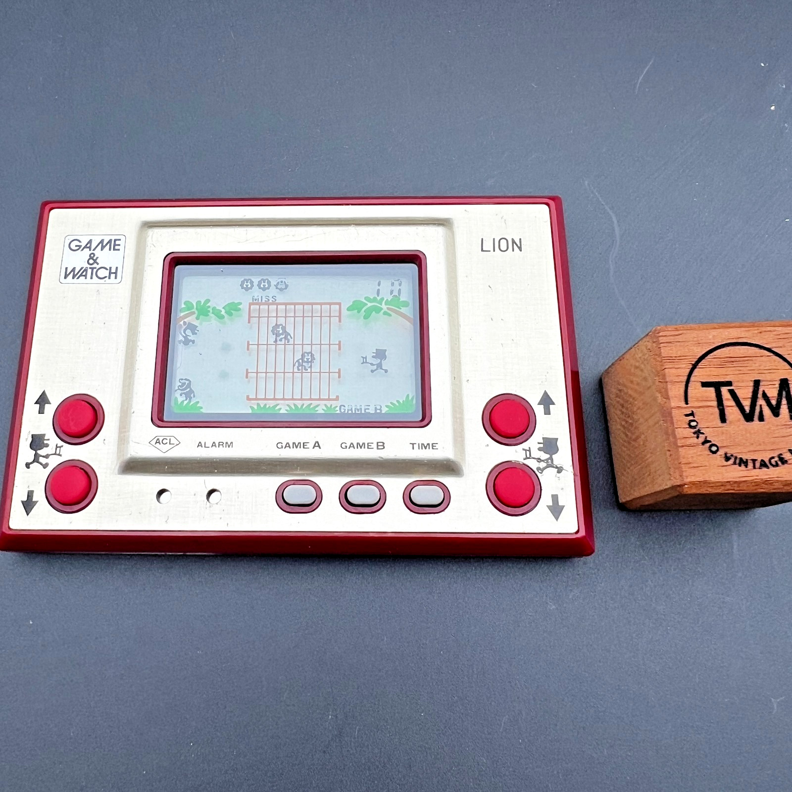 Vintage 1981 Nintendo Game & Watch Lion LN-08 Gold Series Tested Working [MINT]