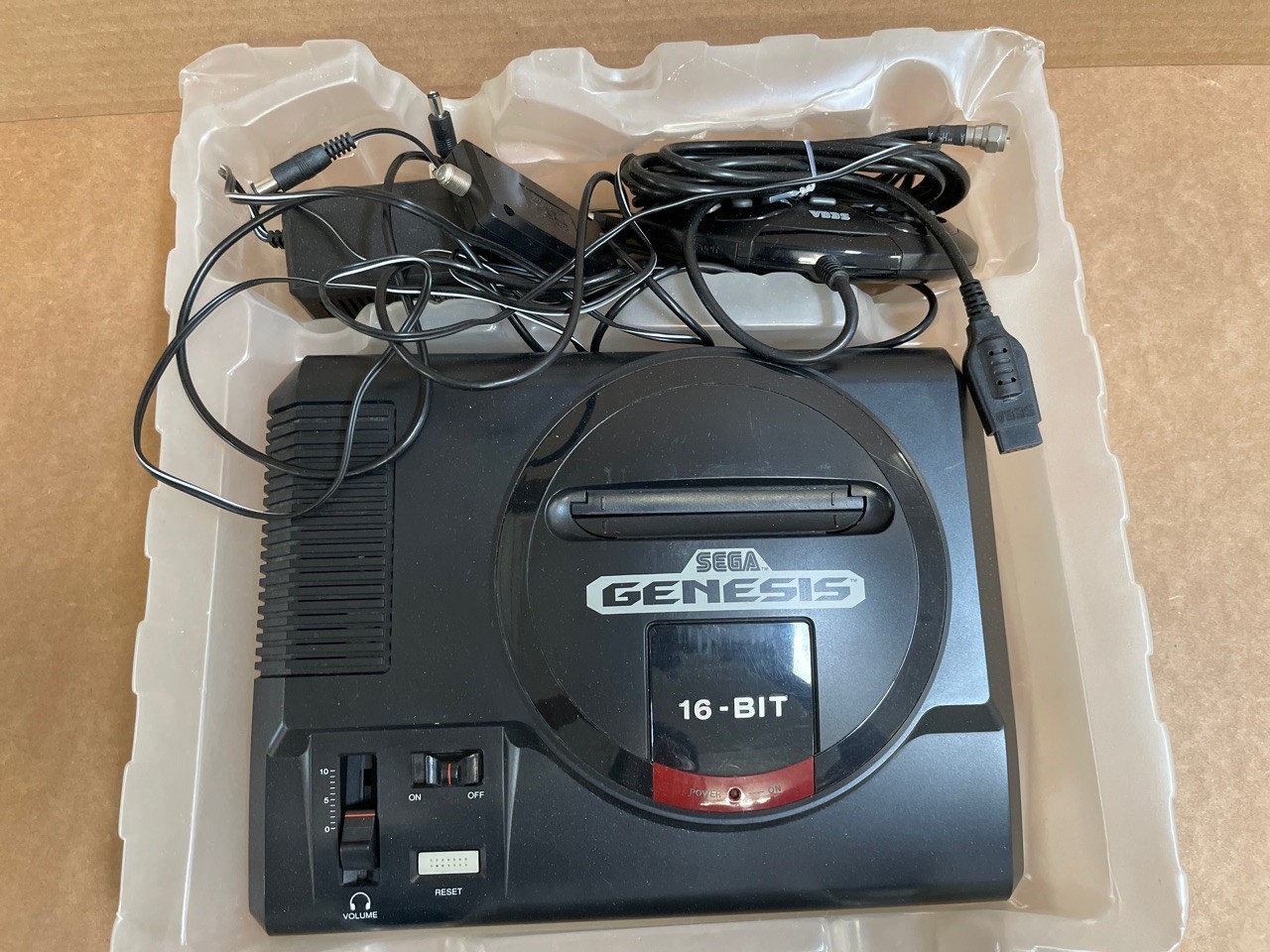 Original SEGA GENESIS Console 1601 – Video Game System 1st model – Original Box