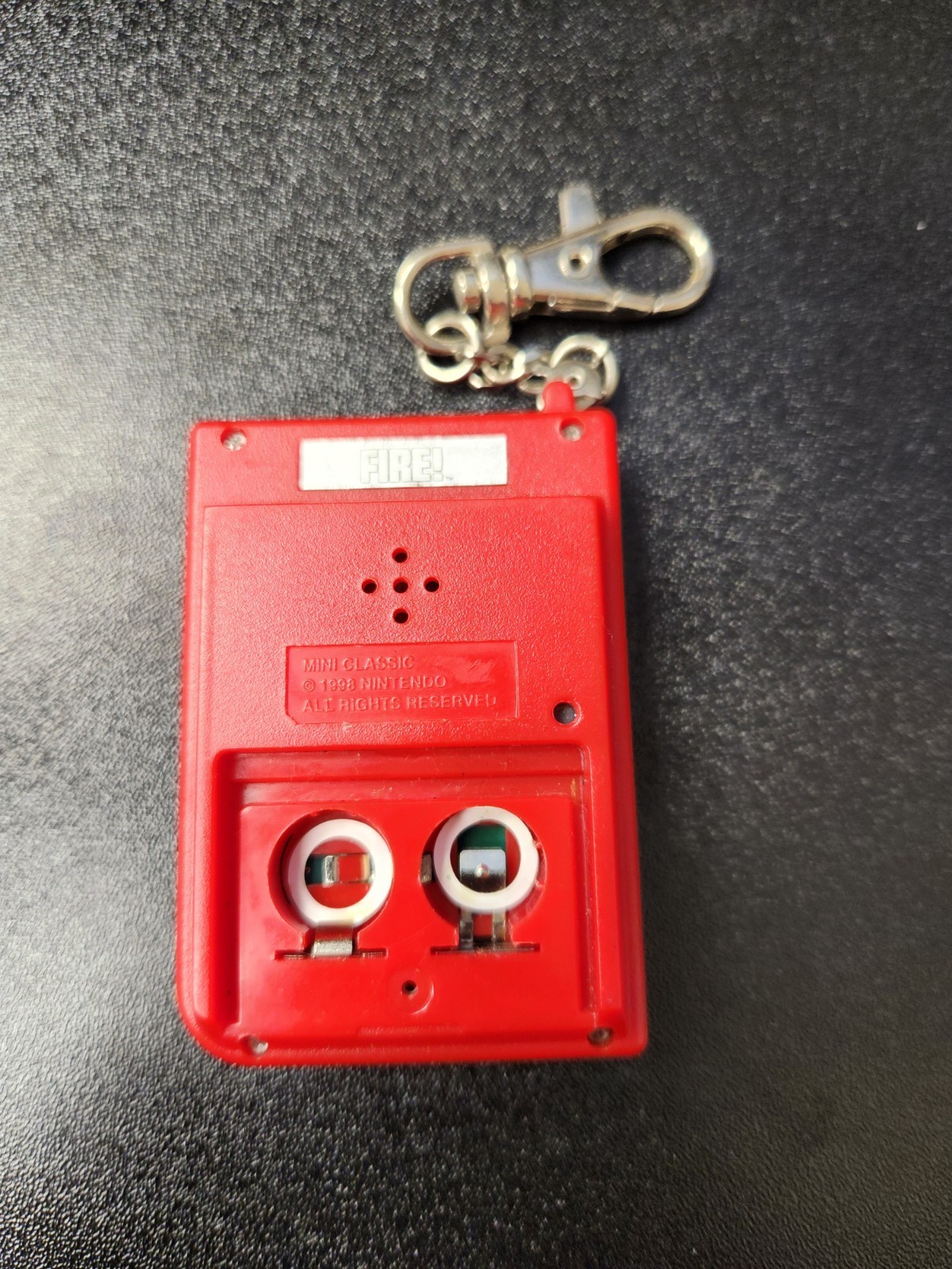 RARE 1998 Nintendo Mini Classic – Red Fire Keychain Game (Stadlbauer)