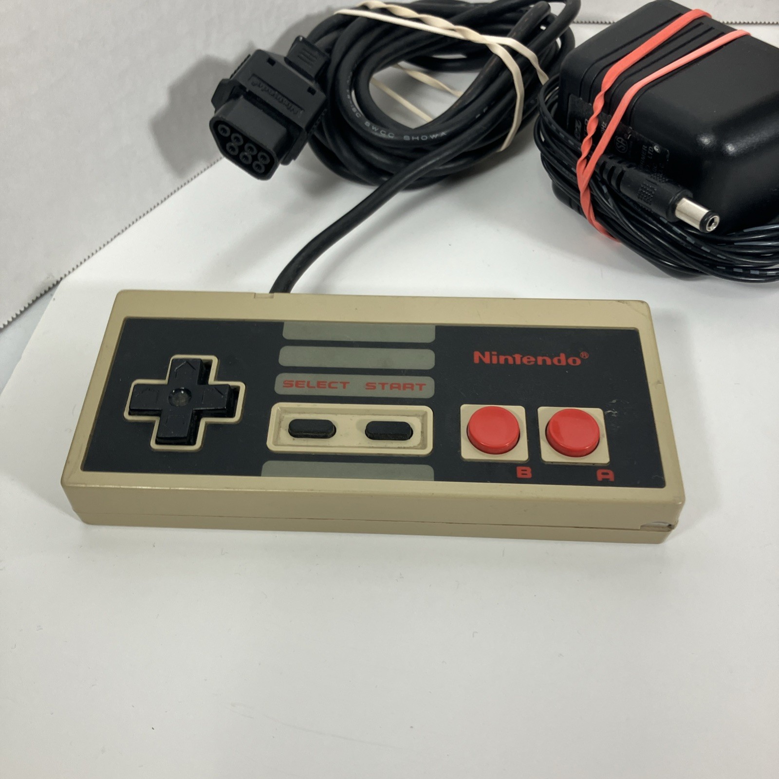 Nintendo NES Console NES-001 Controller Power Brick AV Cables