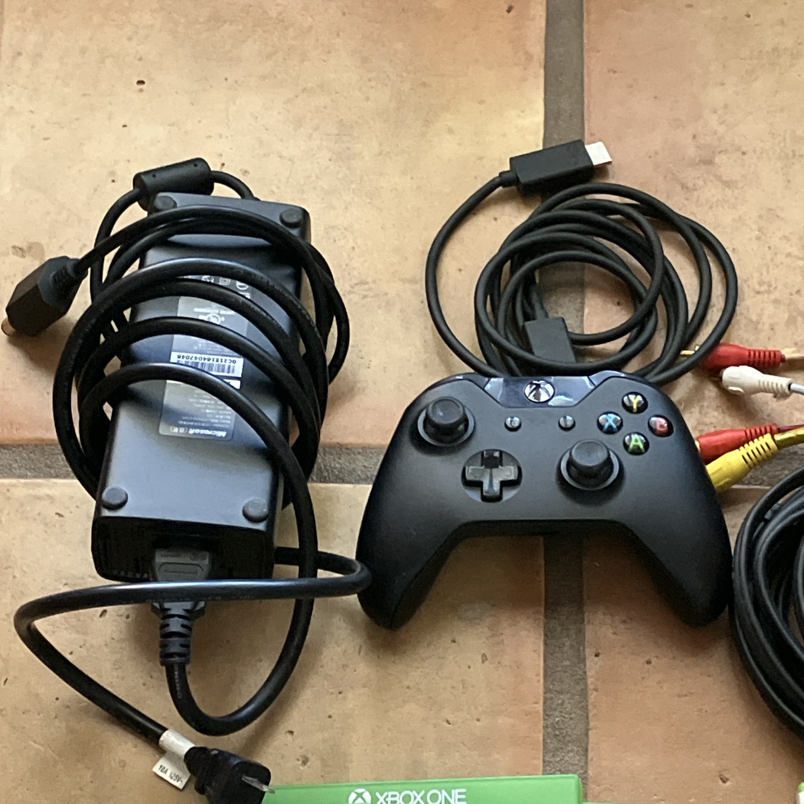 Microsoft XBox 360 S Console Model 1439 250gb Kinect Bundle Used With 12 Games