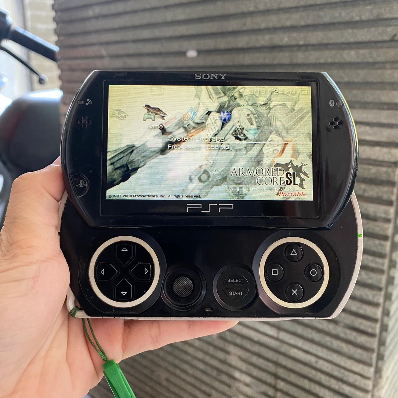 Pre-Owned Sony PSP GO Black PSP-N1001 – See Photos Read Description!!