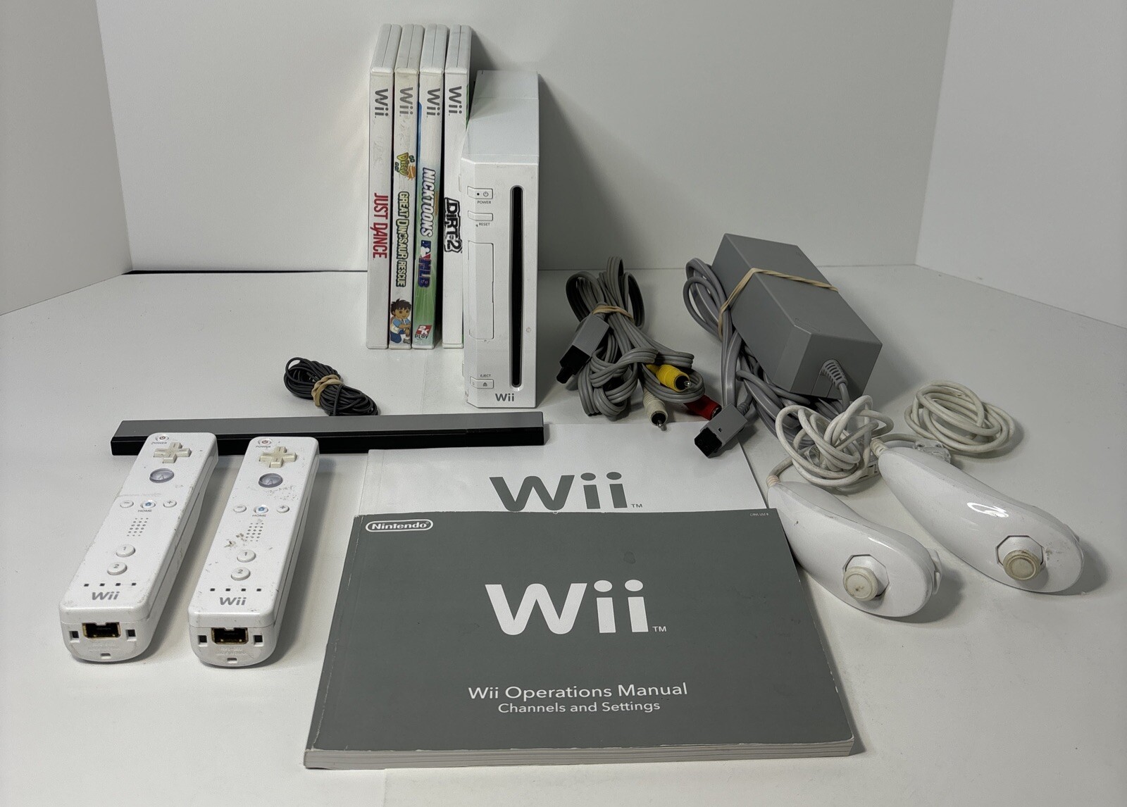 Nitendo Wii Console With Games And Accessories Game Lot