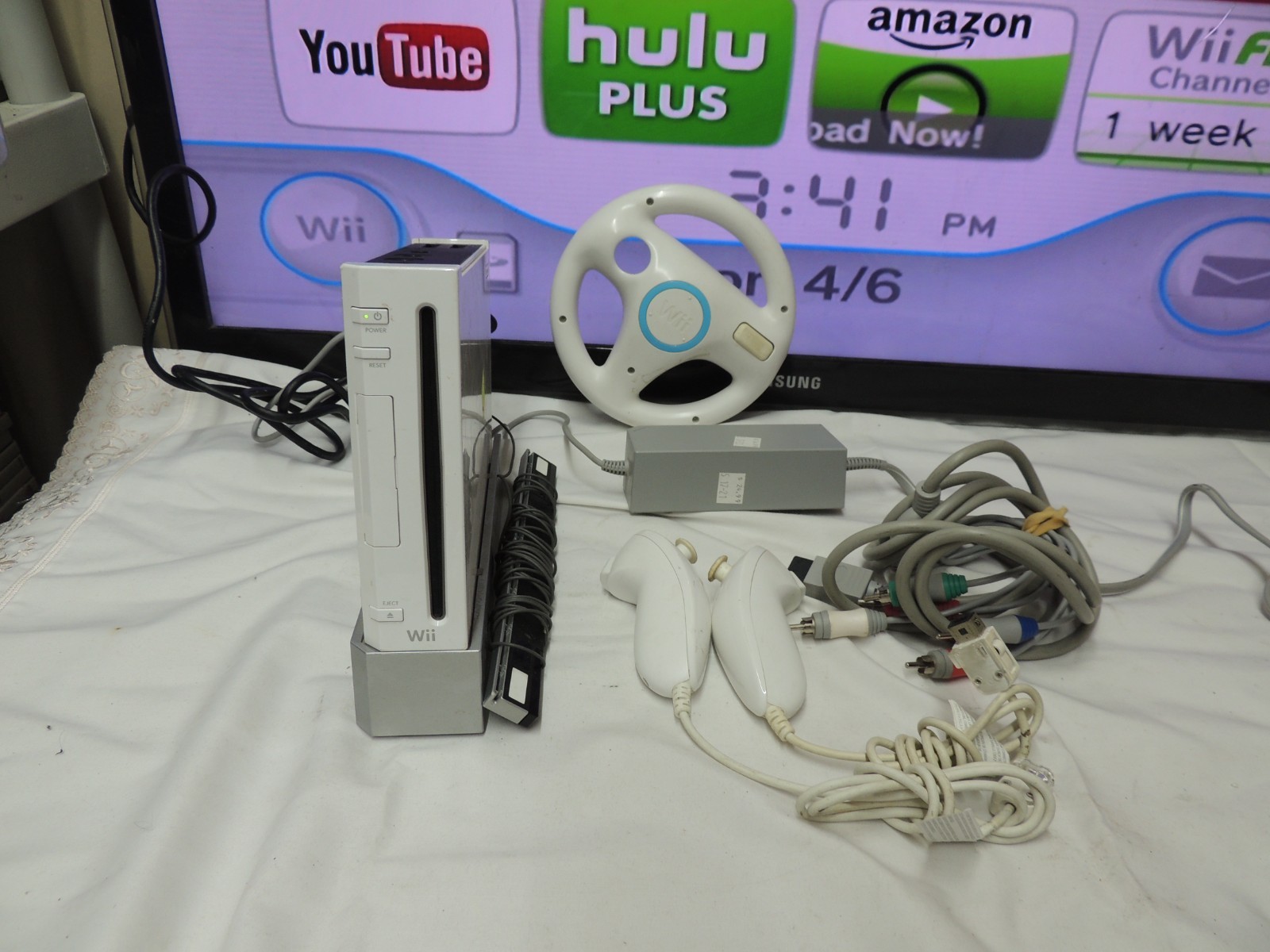 Nintendo Wii – RVL-001 White Bunddle #16