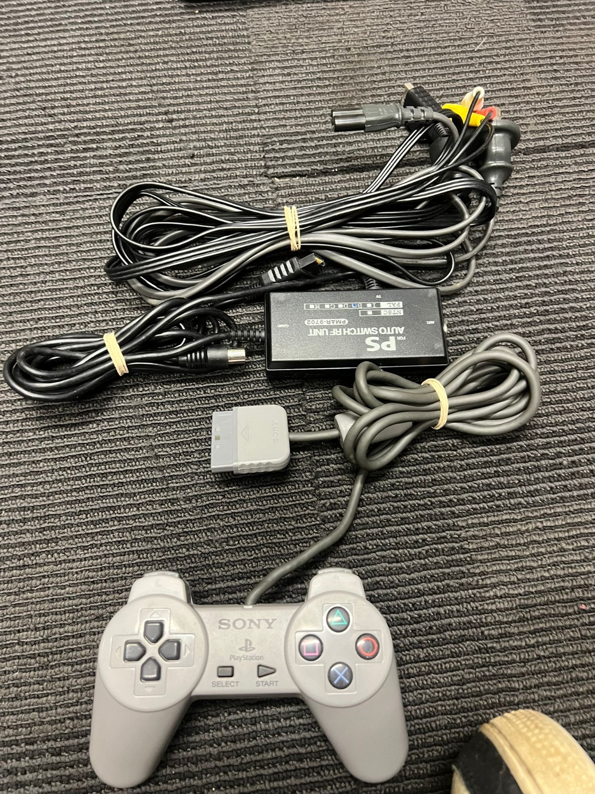 SONY PLAYSTATION ONE PS1 PAL CONSOLE SCPH-5502 WITH 4 GAMES AND ACCESSORIES