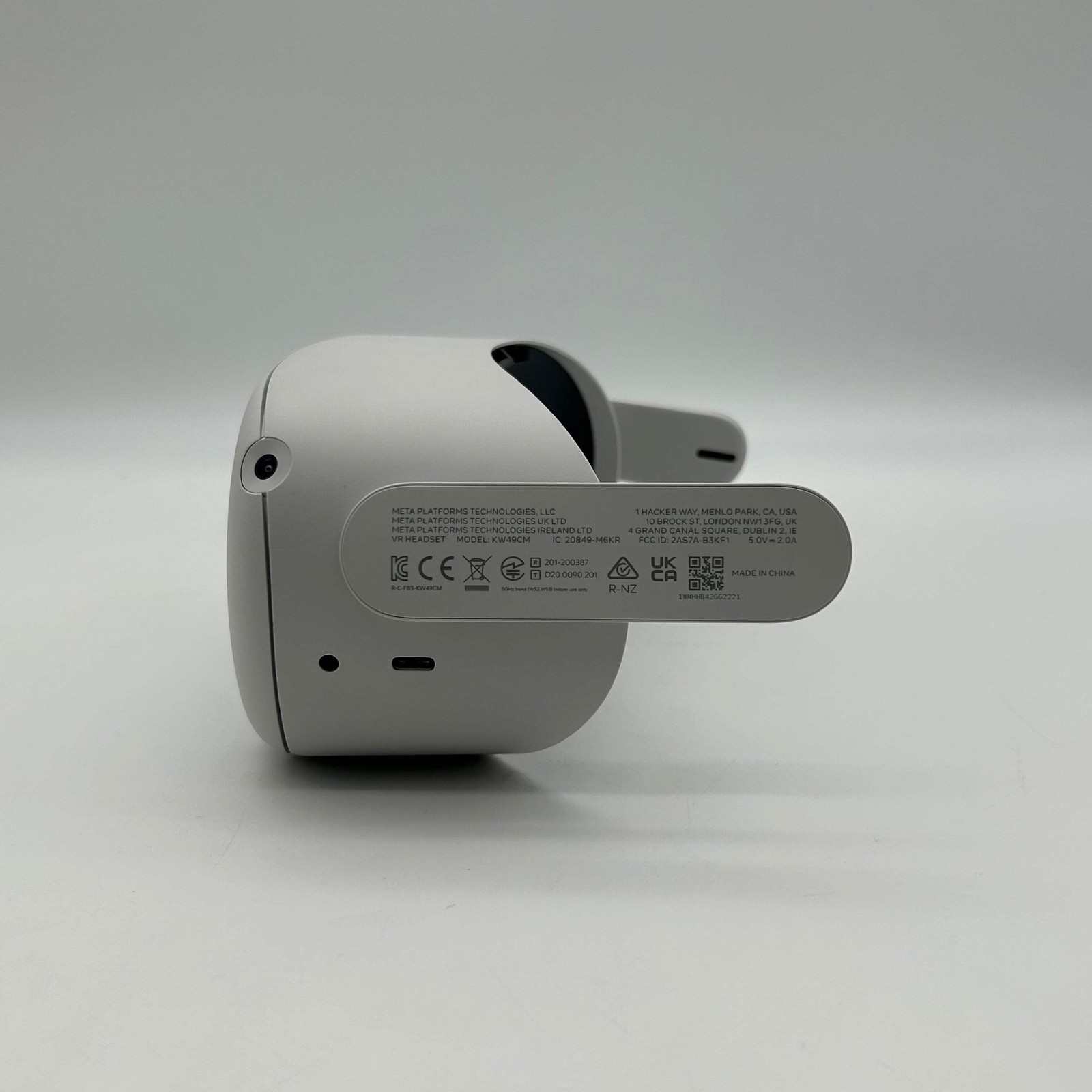 Meta Oculus Quest 2 Advanced All-In-One VR Headset – White – 64GB