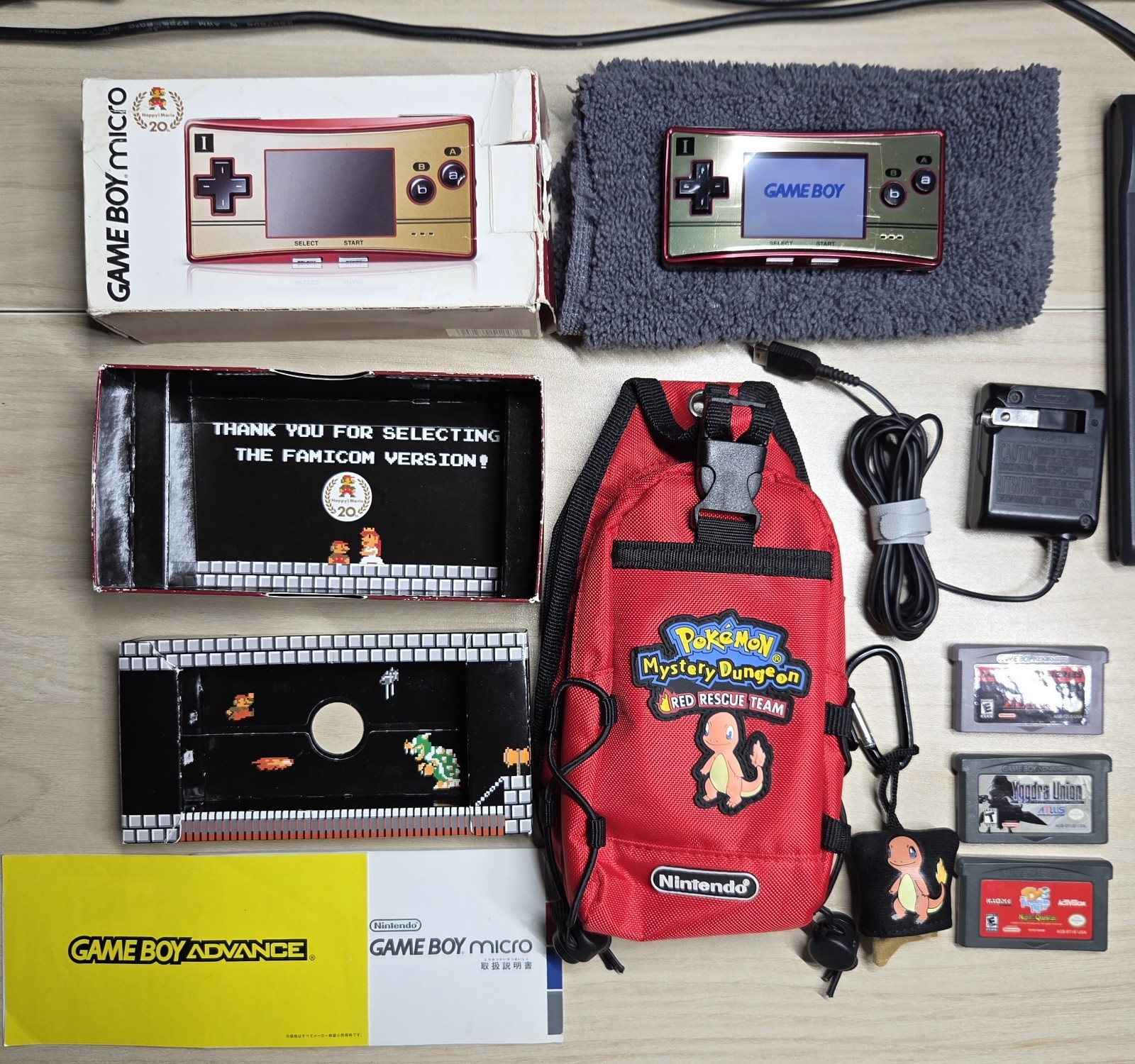 Nintendo Game Boy Micro 20th Anniversary Edition Famicom CIB + Charger & Games