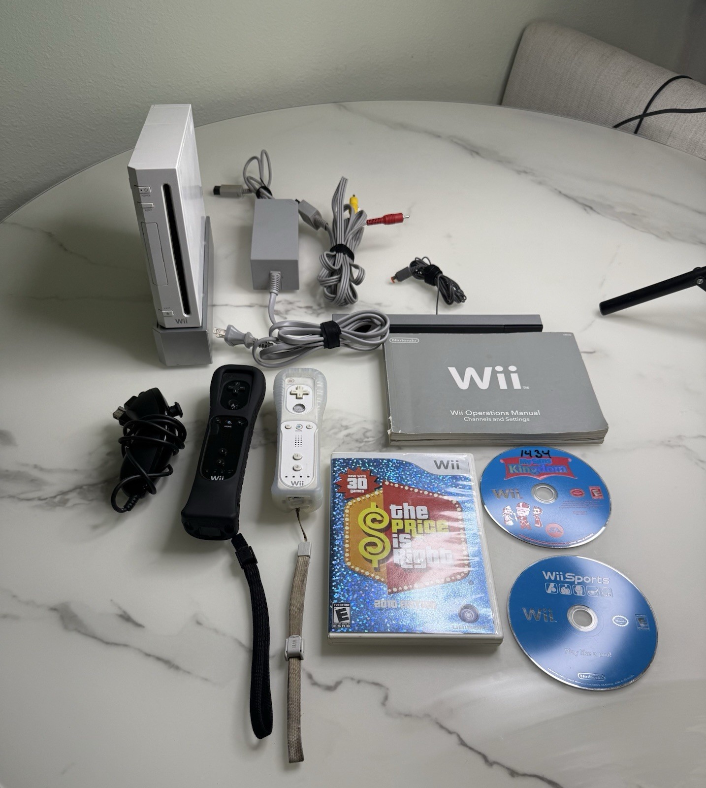 Nintendo Wii RVL-001 Video Game Console Bundle W/ Sports Resort 3 Controllers