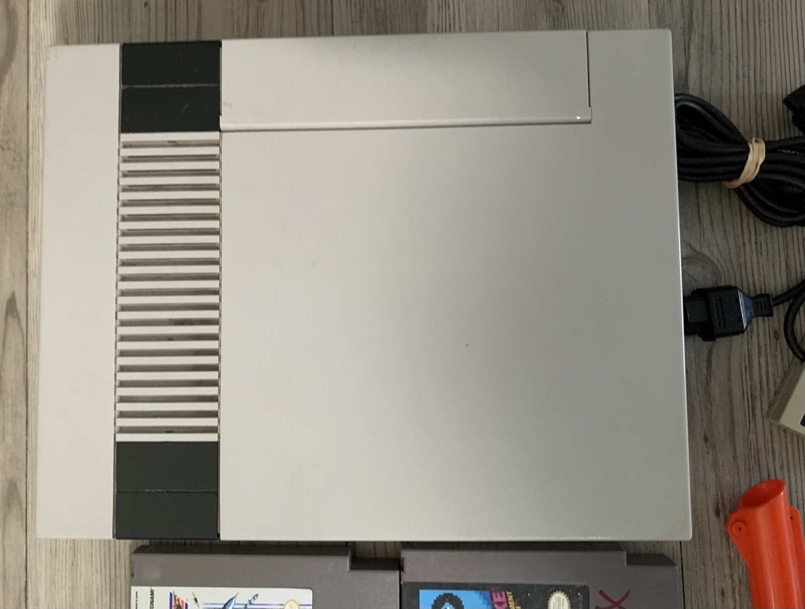 Nintendo NES Console Bundle Mario/Duck Hunt Zapper 2 OEM Controllers 6 games