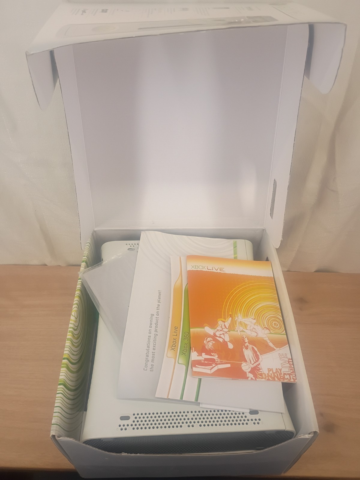 White Xbox 360 With Box + Cables + Papers Disc Tray Does Not Open