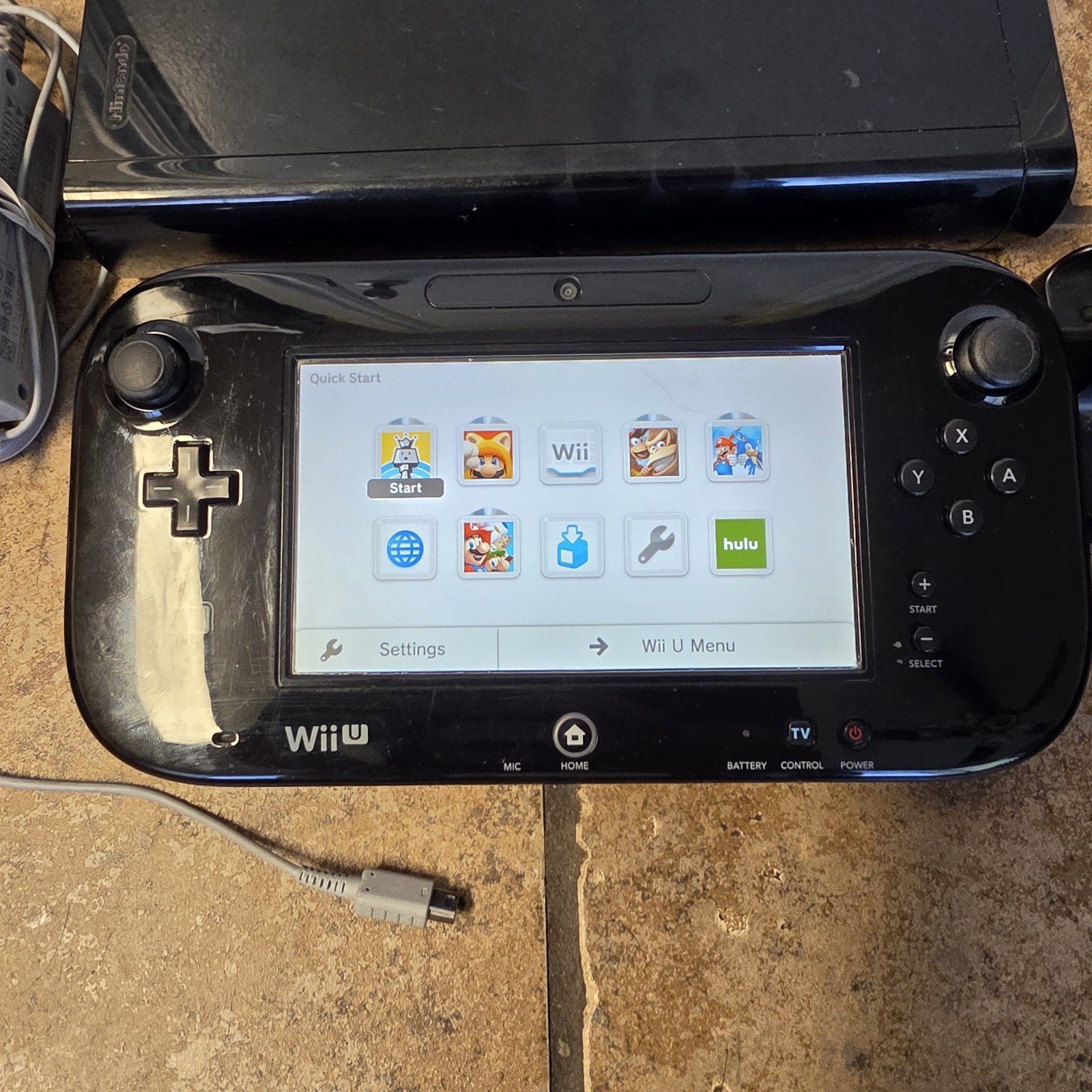 Nintendo Wii U 32GB Console Bundle WUP-101(02) W Gamepad WUP-010 (USA)