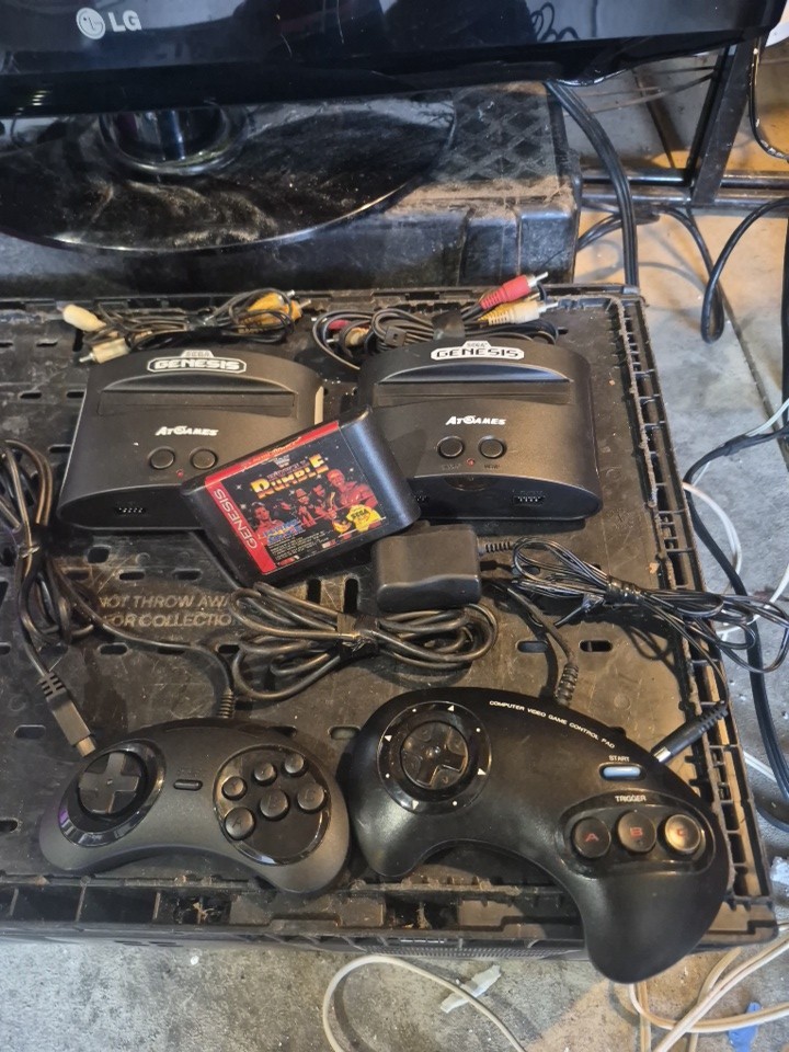 Sega Genesis AT Games 2 Mini Consoles 2 Controllers 1 powerCord 2 a.v crd tst