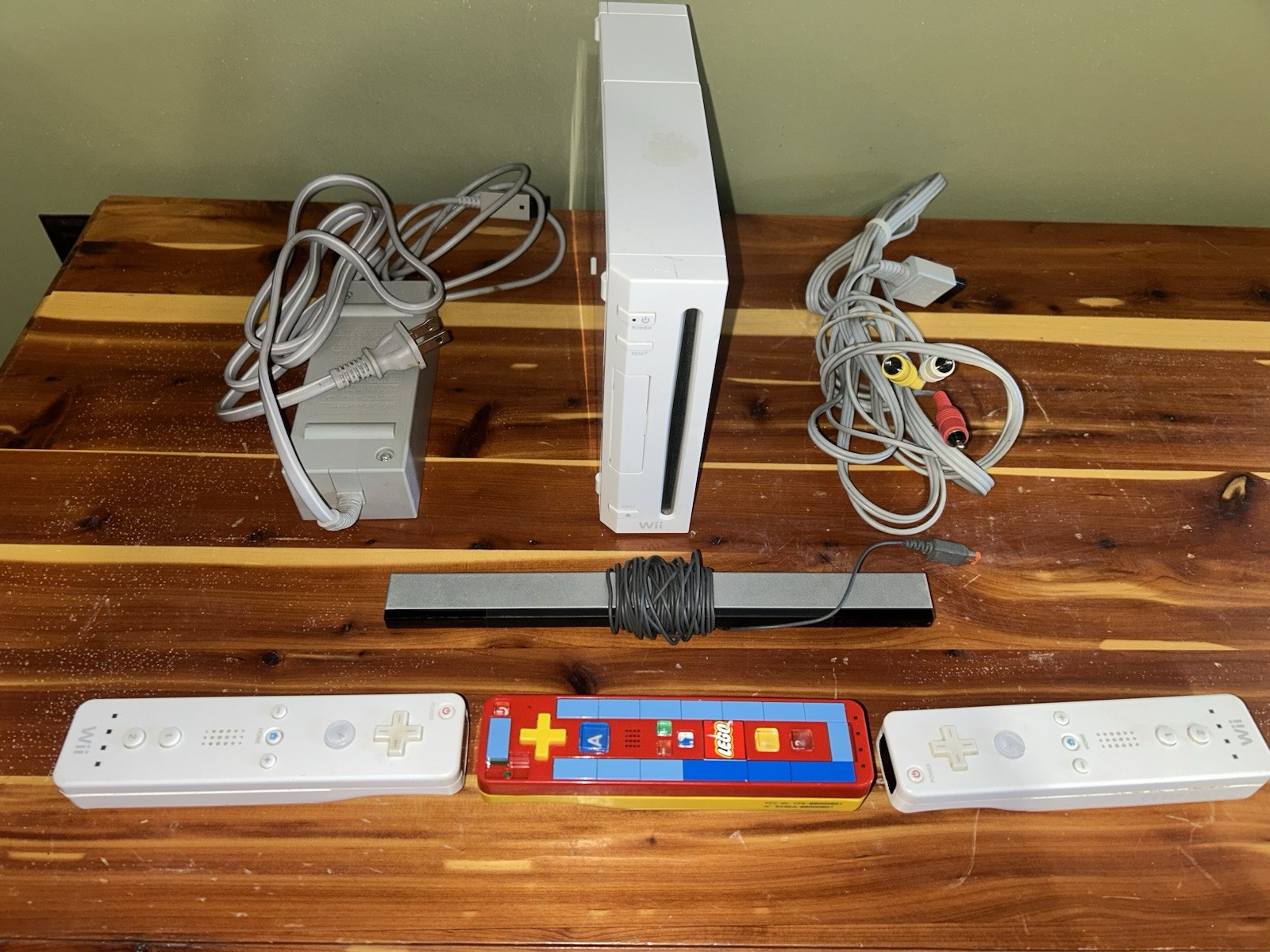 Nintendo Wii Console Bundle Lot System Controller & cords UNTESTED