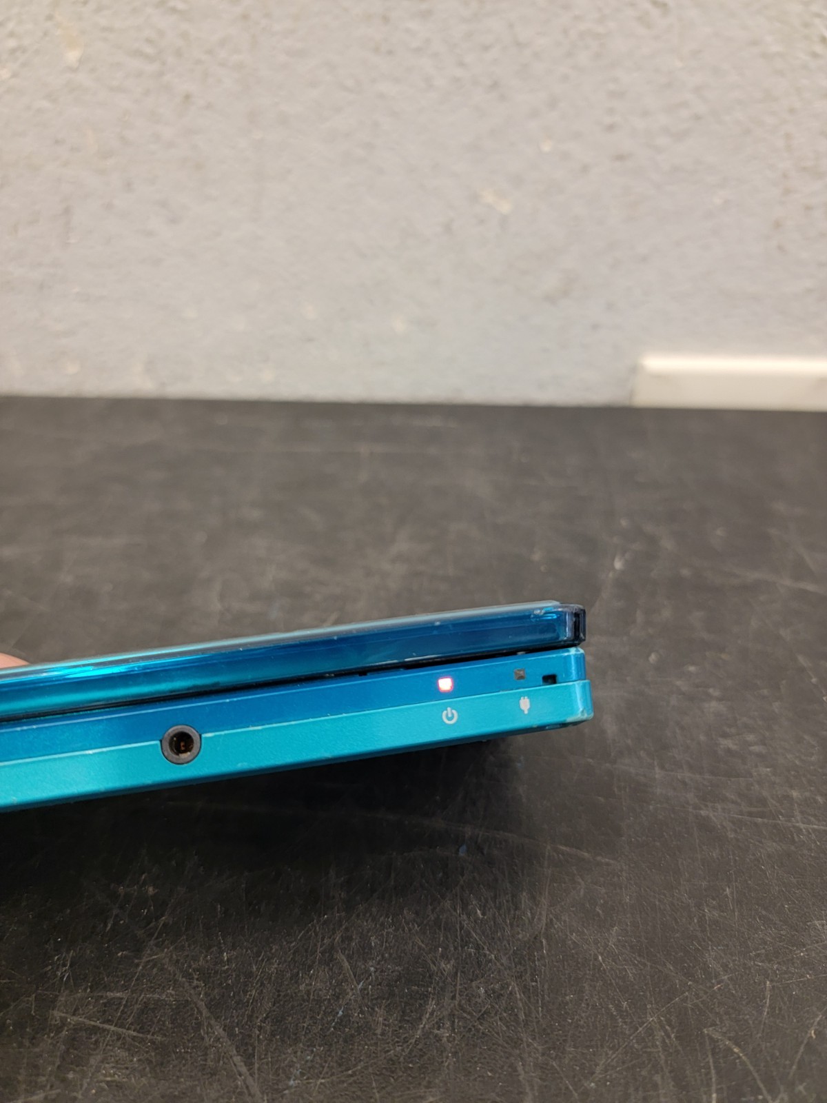 Nintendo 3DS Handheld System – Aqua Blue W/ Charger