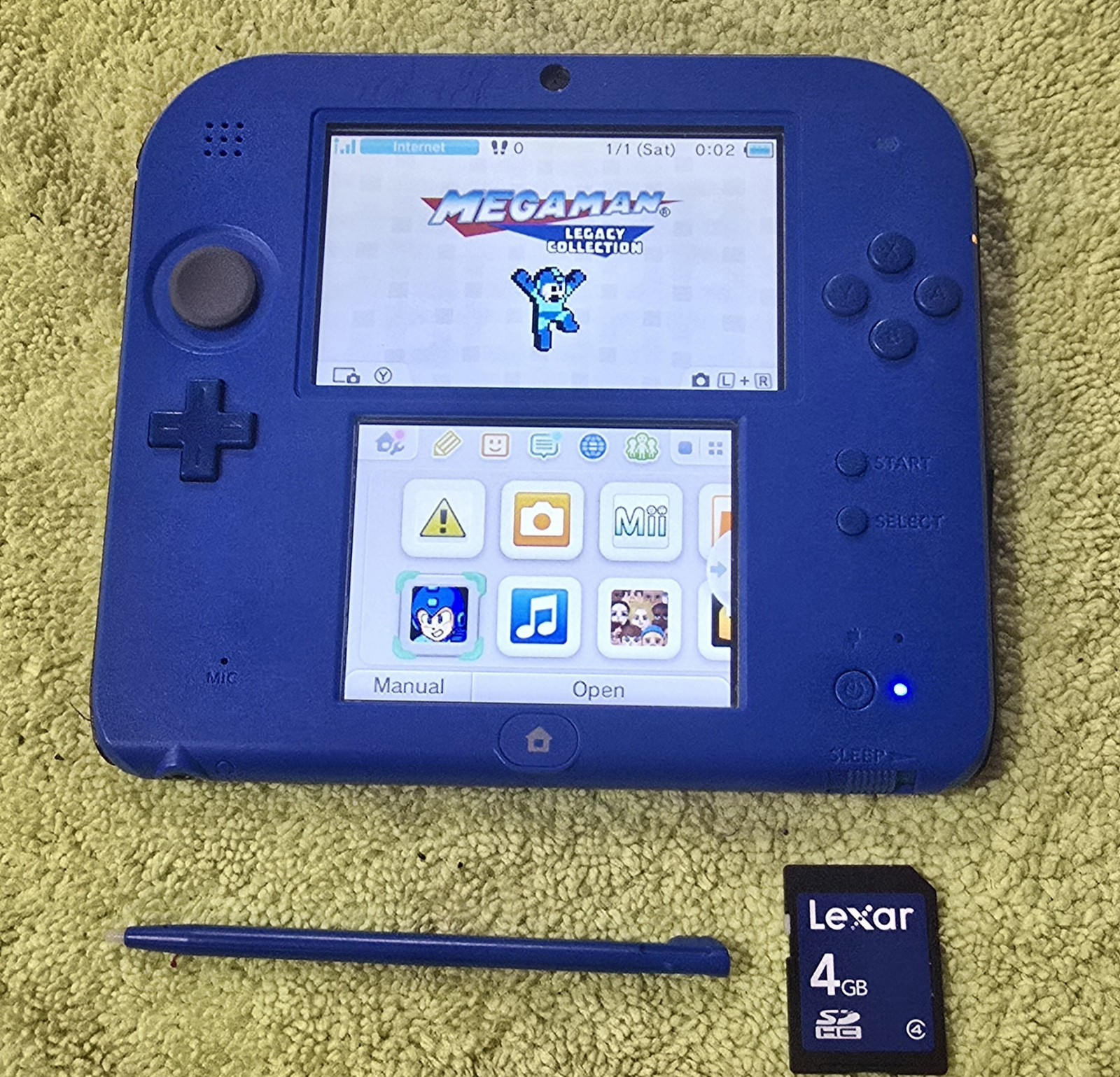 Nintendo 2DS Handheld Console Electric Blue SD card and pen included!