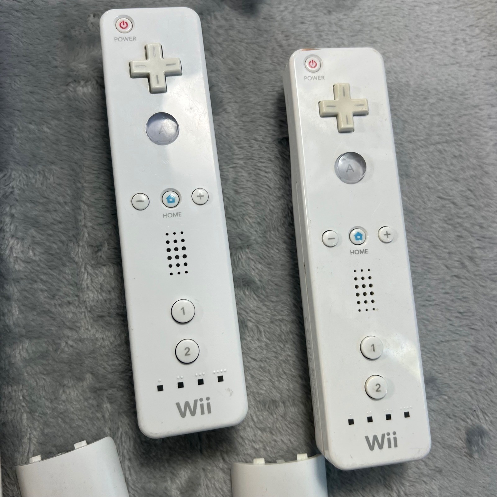 Nintendo Wii Bundle White Console 6 Games 2 Remotes Nunchucks Balance Board