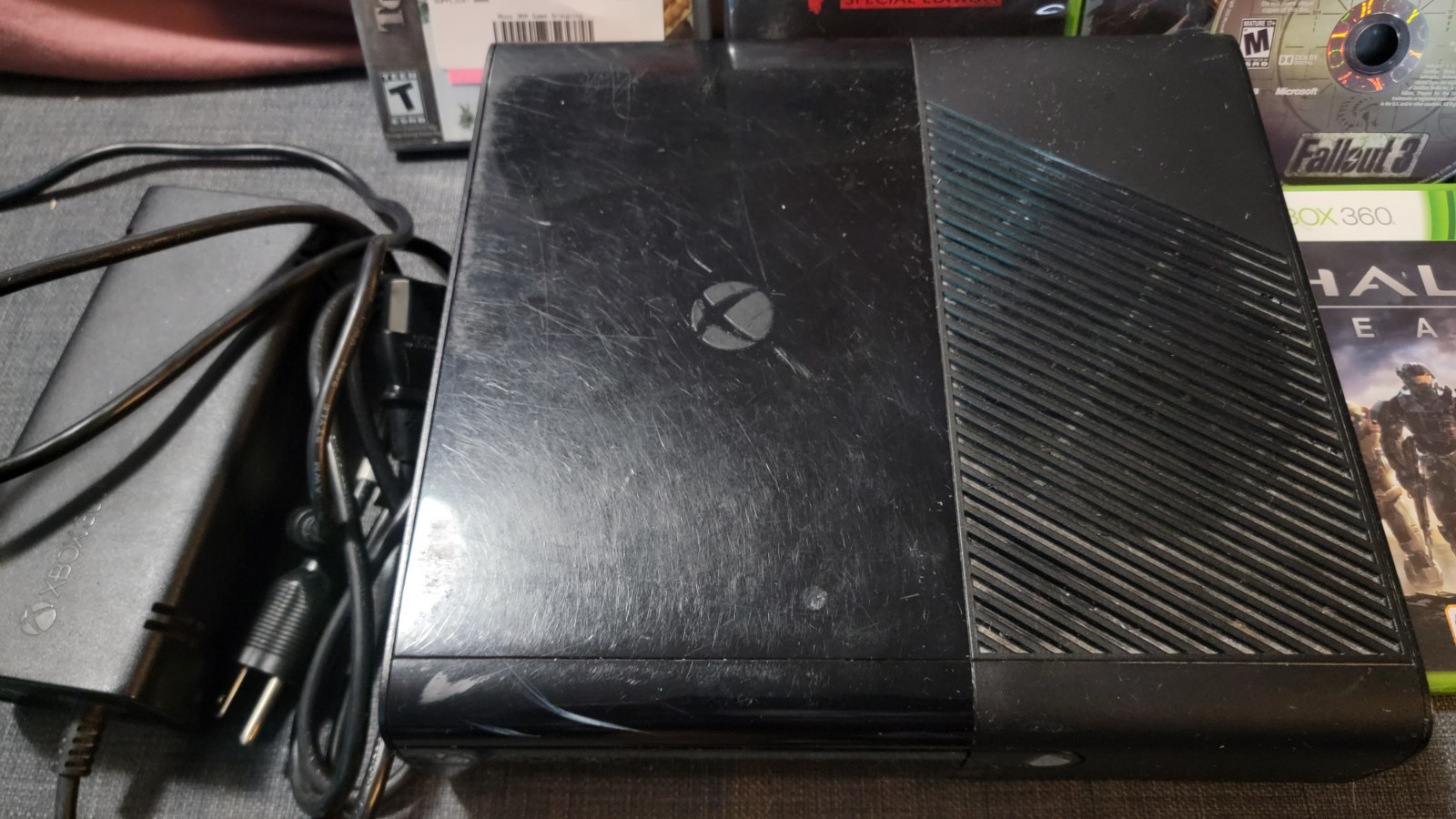 Xbox 360 E 250GB Bundle Console Cables 10 games No Controller Tested