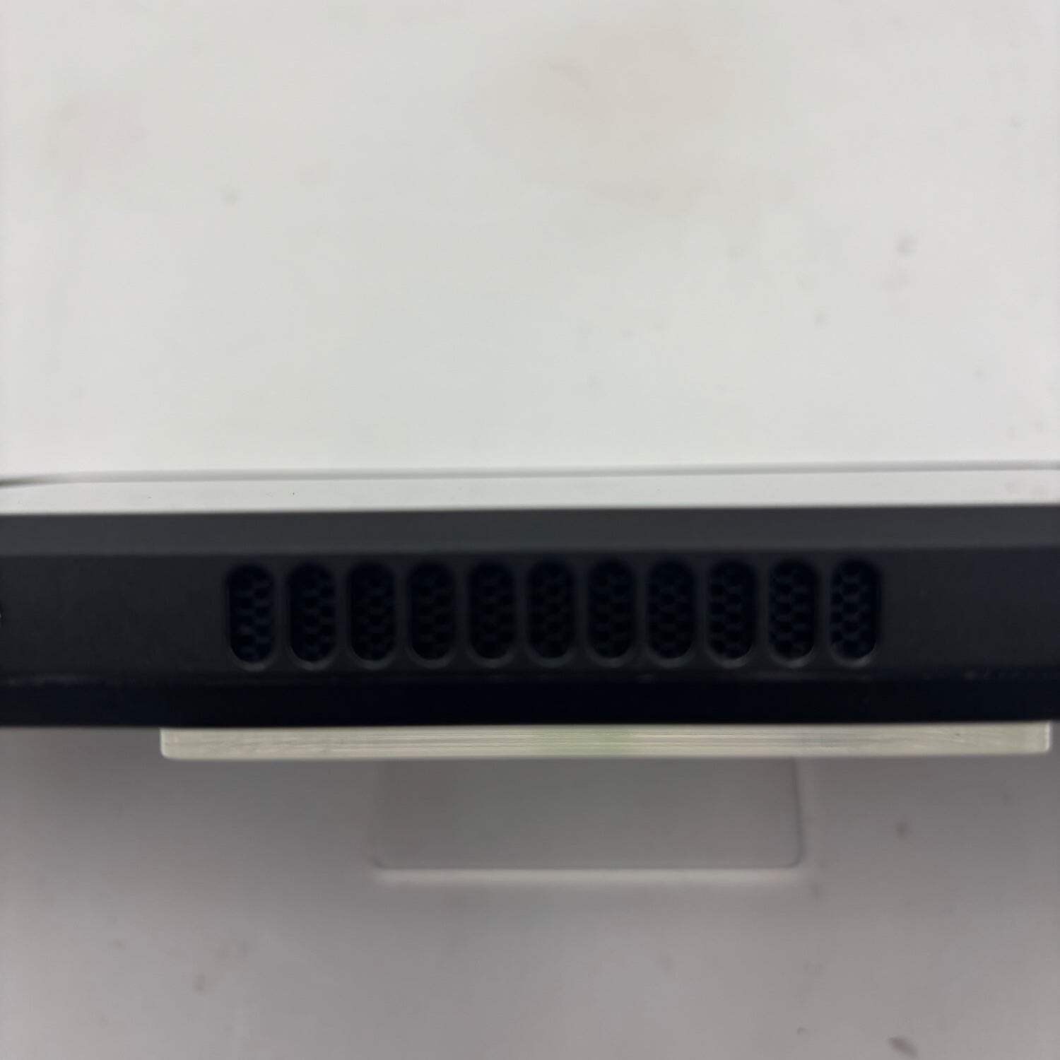 Valve Steam Deck 7″ AMD 7nm Ryzen APU 16GB RAM 64GB Black 1010