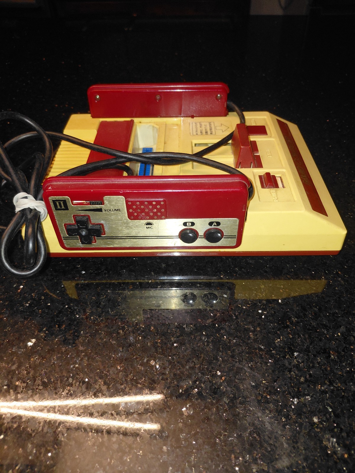 Nintendo Family Computer Famicom Console Beige Red Detachable Controllers