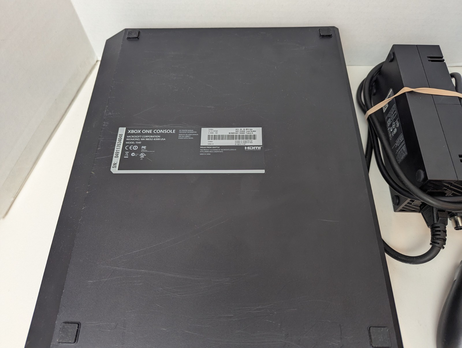 Microsoft Xbox One Console 1540 500GB Console w/ Cables & Razer Wolverine Tested