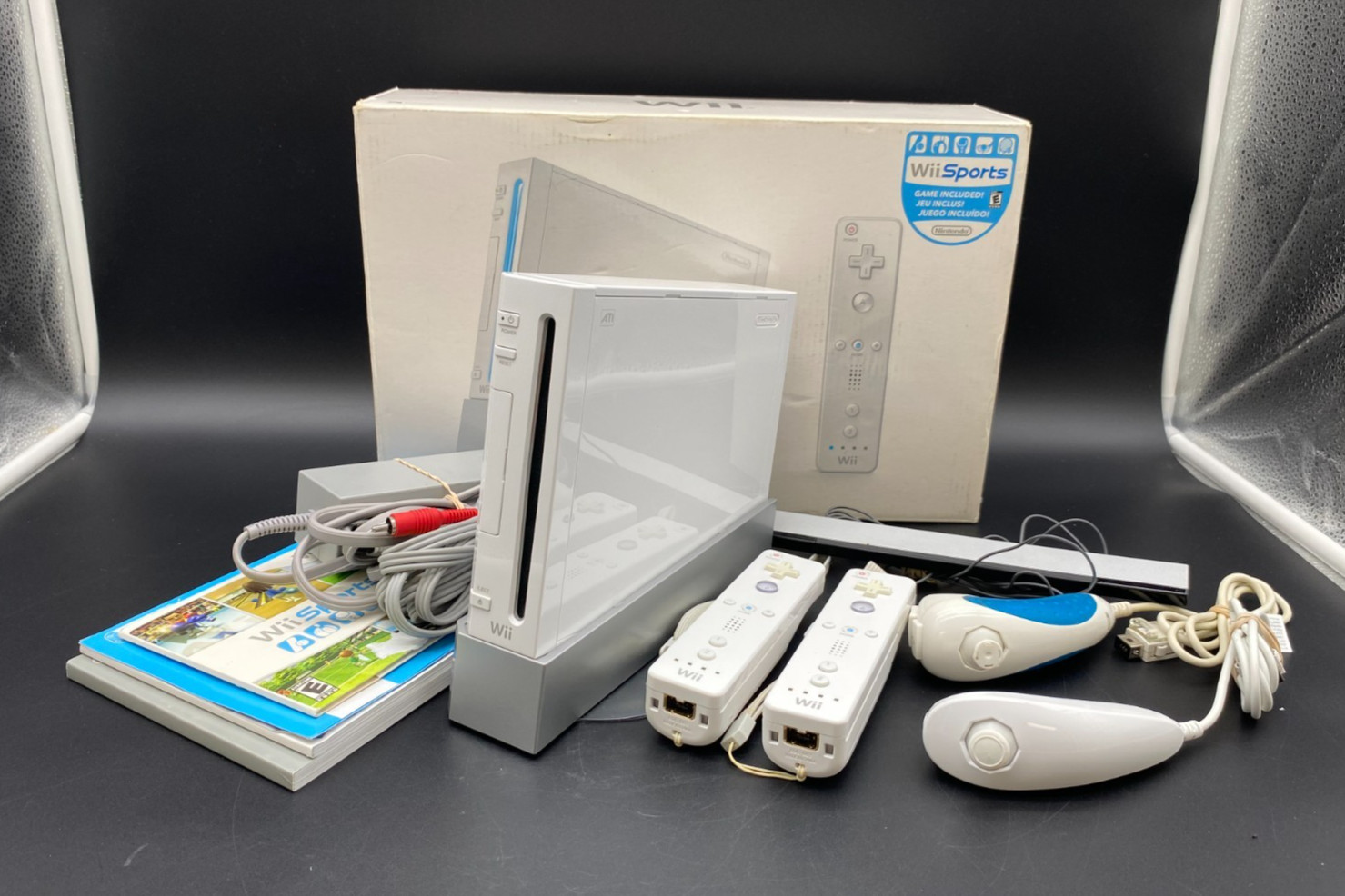 Nintendo Wii Console (RVL-001) CIB w/ 2 Wii Remotes + 2 Nunchuks + Wii Sports