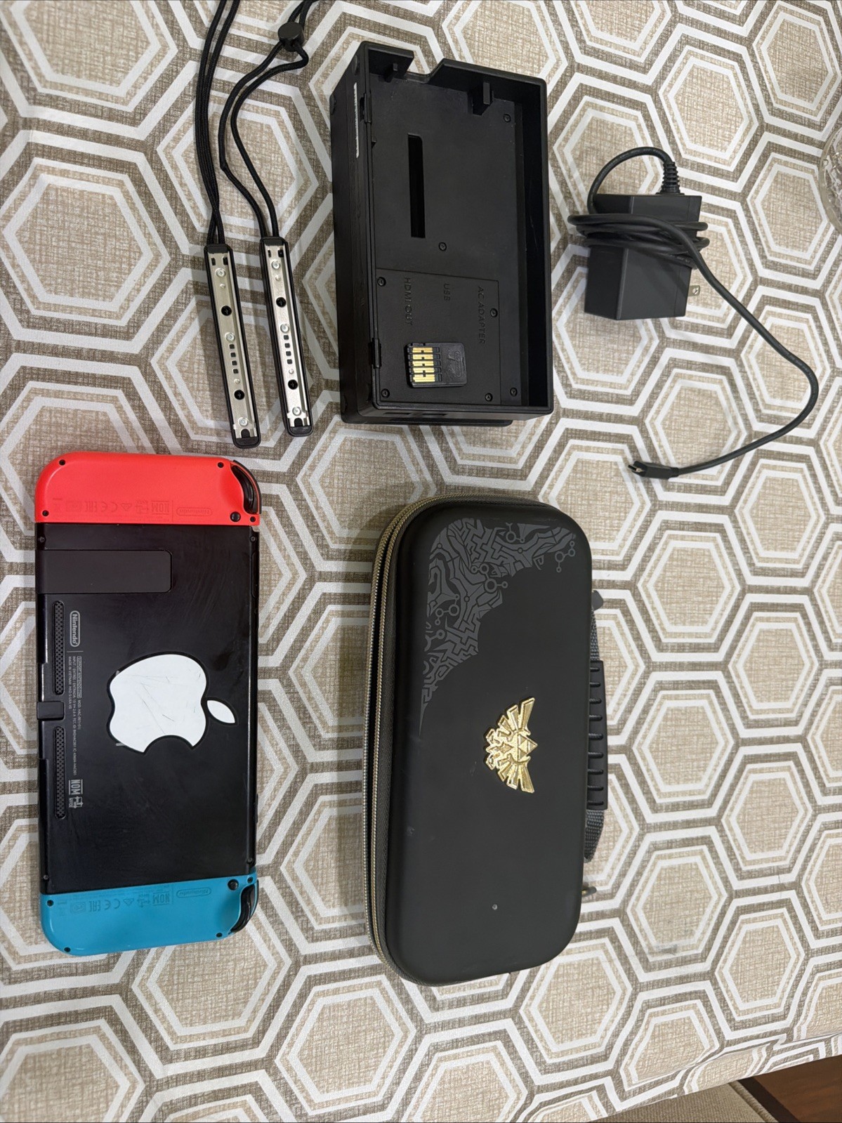 Nintendo Switch Console 1 No Box(with super smash bros and carrying case)