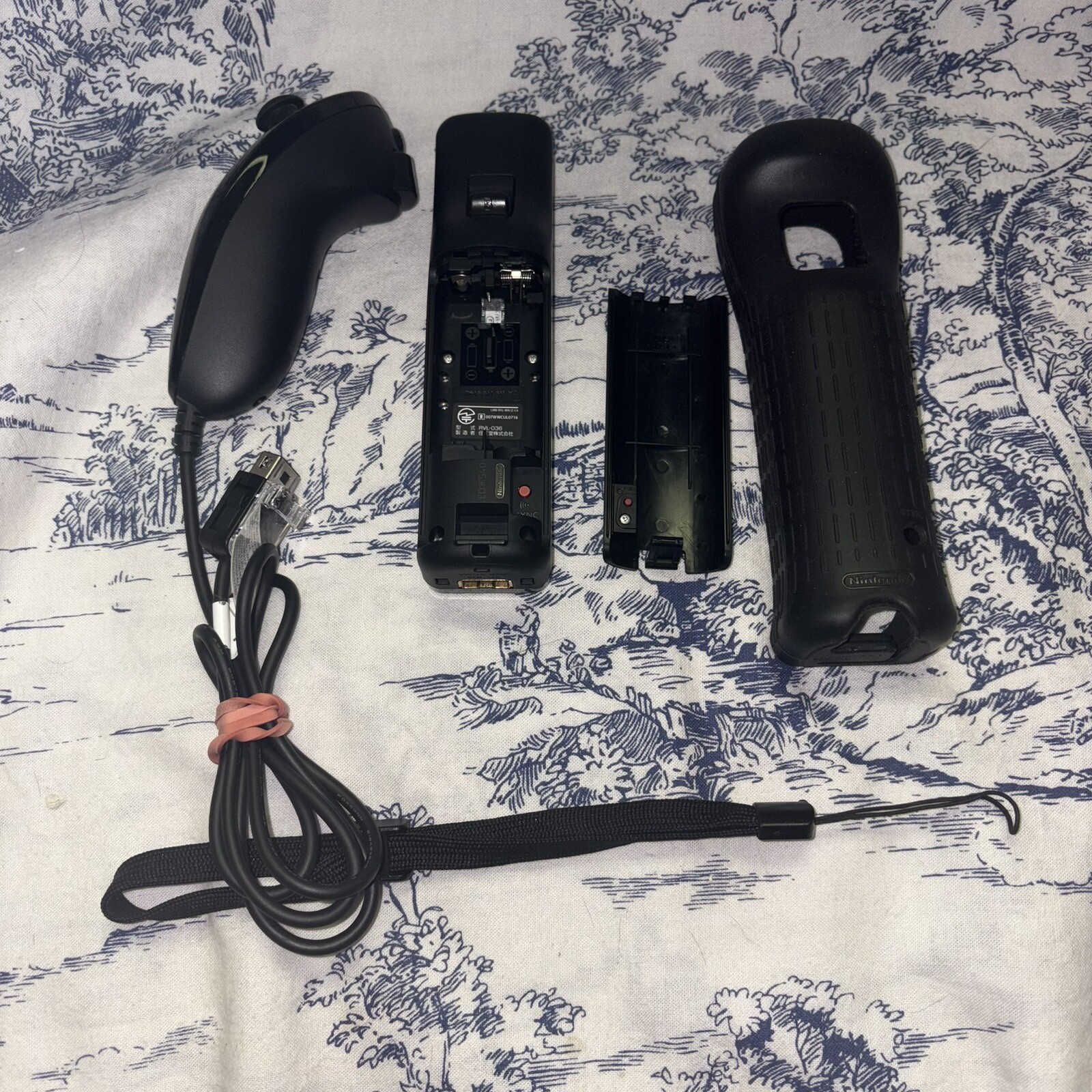Nintendo Wii Black With Black Original Box & Inserts – No Games – Tested