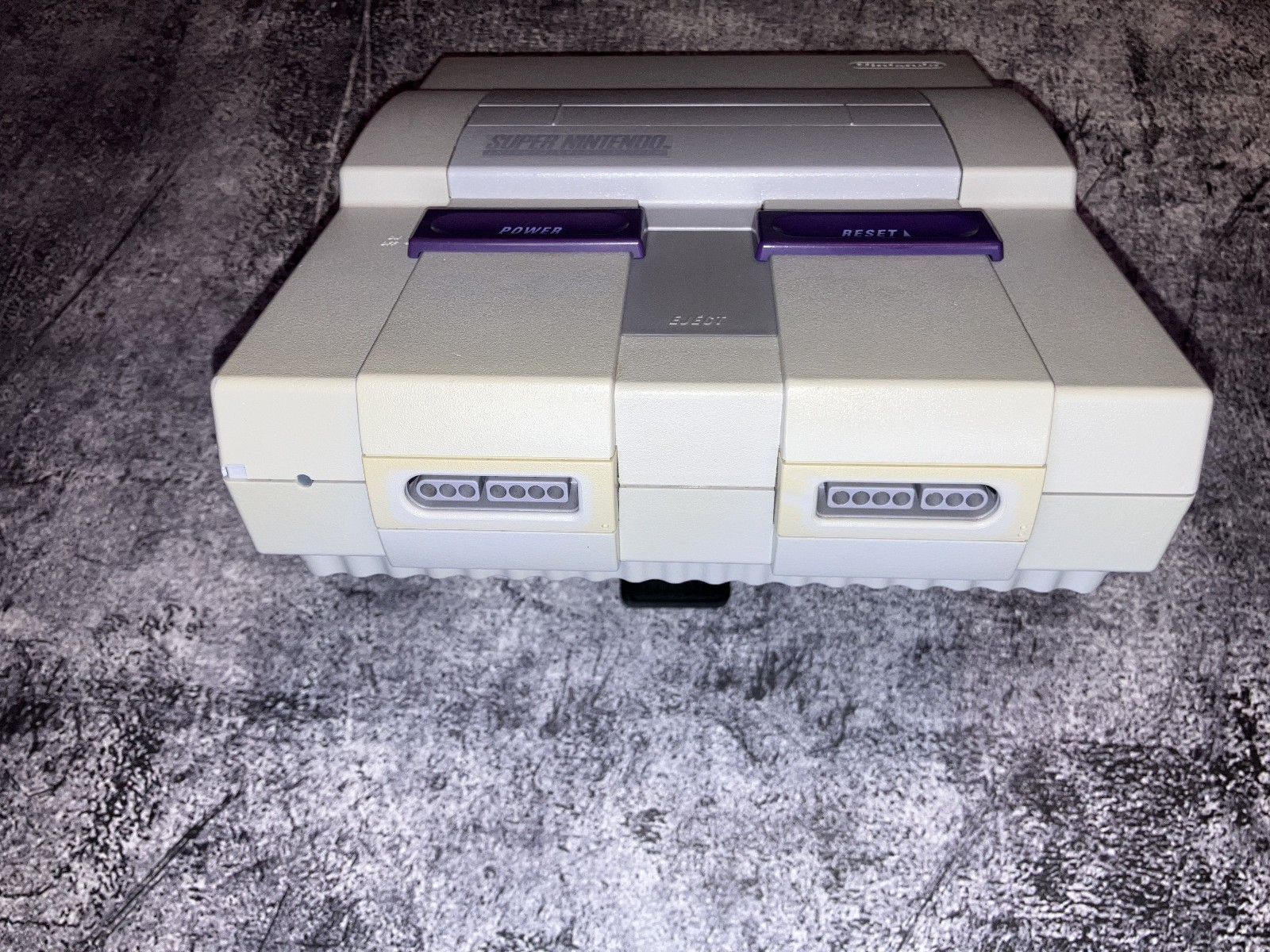 Nintendo SNES Console – Includes 2 controllers, RCA Cable, Power cable and Game.