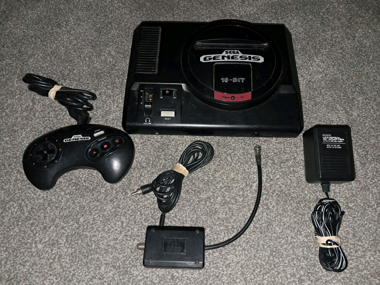 Sega Genesis Model 1601 Gen 1 Console System Bundle – Tested and Works
