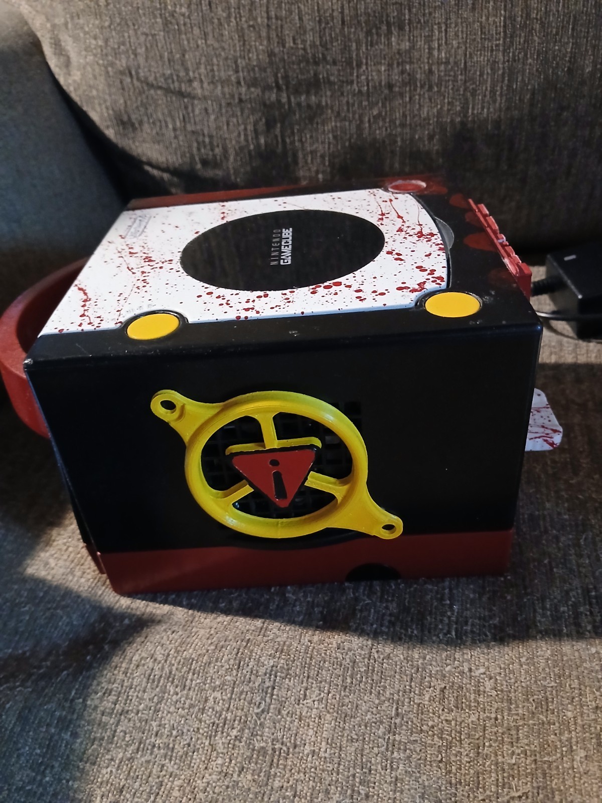 Custom Resident Evil Gamecube. 4 Games, 2 Controllers, Memory Card. See Pictures