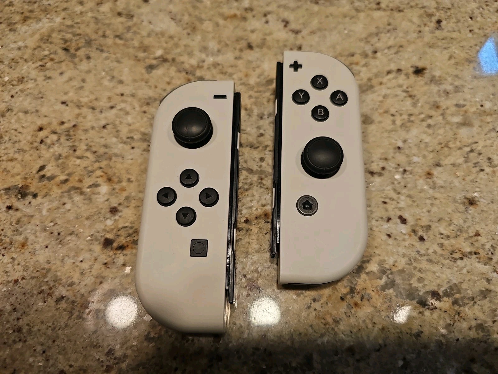 Nintendo Switch OLED Model – 64GB/White (HEGSKAAAA)