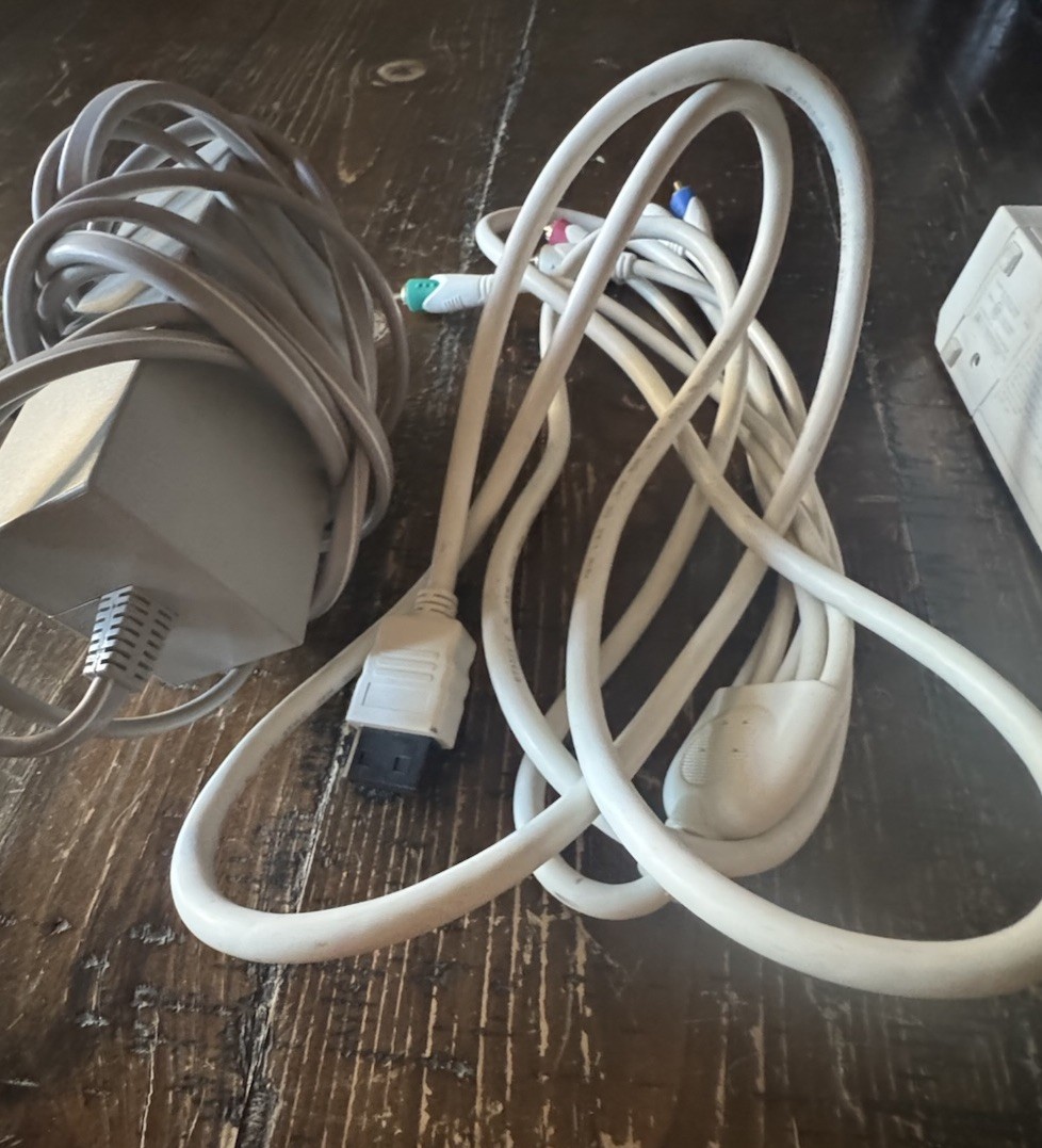 Nintendo Wii – White Console & Cord- WORKS But Selling For Parts