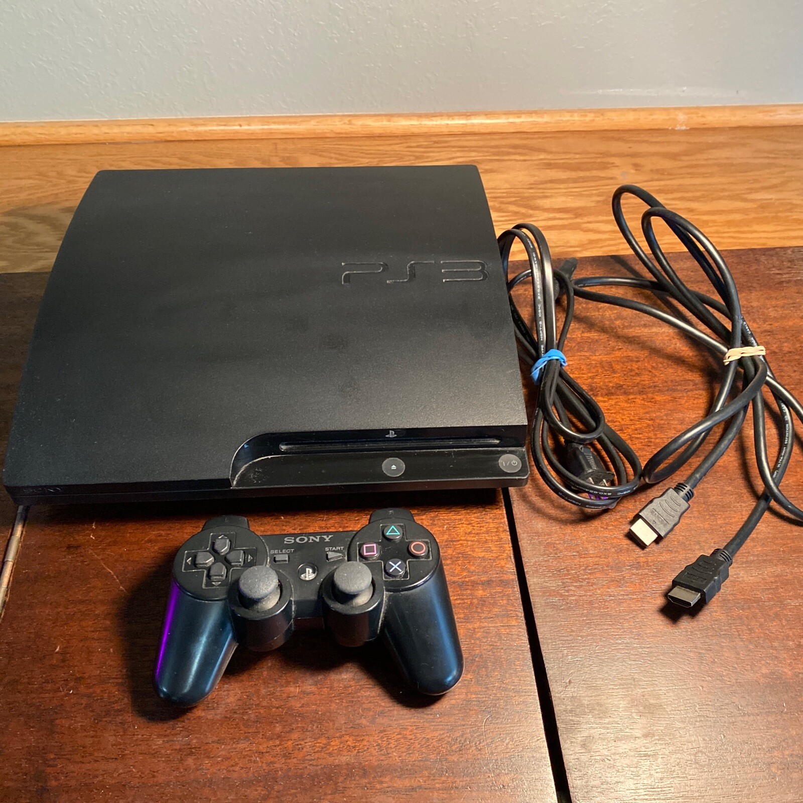 Sony PlayStation 3 PS3 Slim 320GB Console & Dual Shock 3 Controller – CECH-3001b