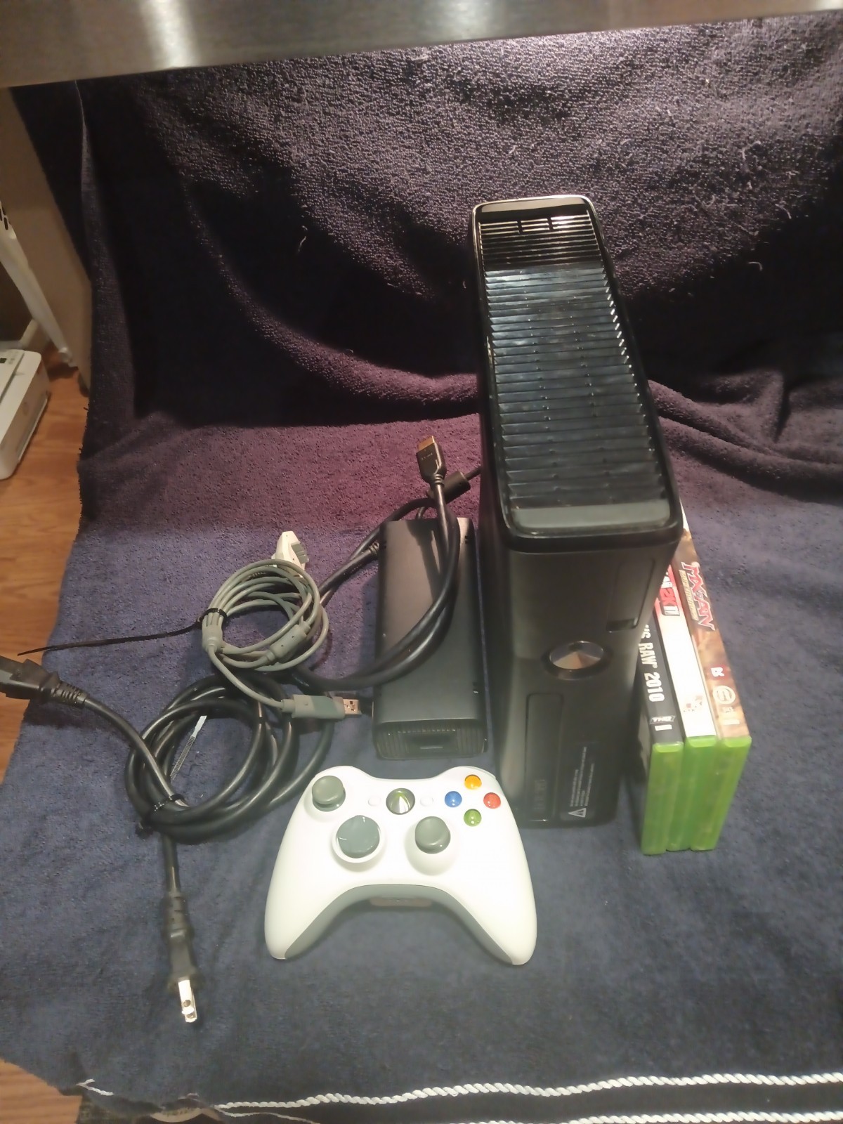 Microsoft Xbox 360 S 4GB Black Console HDMI Wi-Fi w/ Wireless Controller, Games