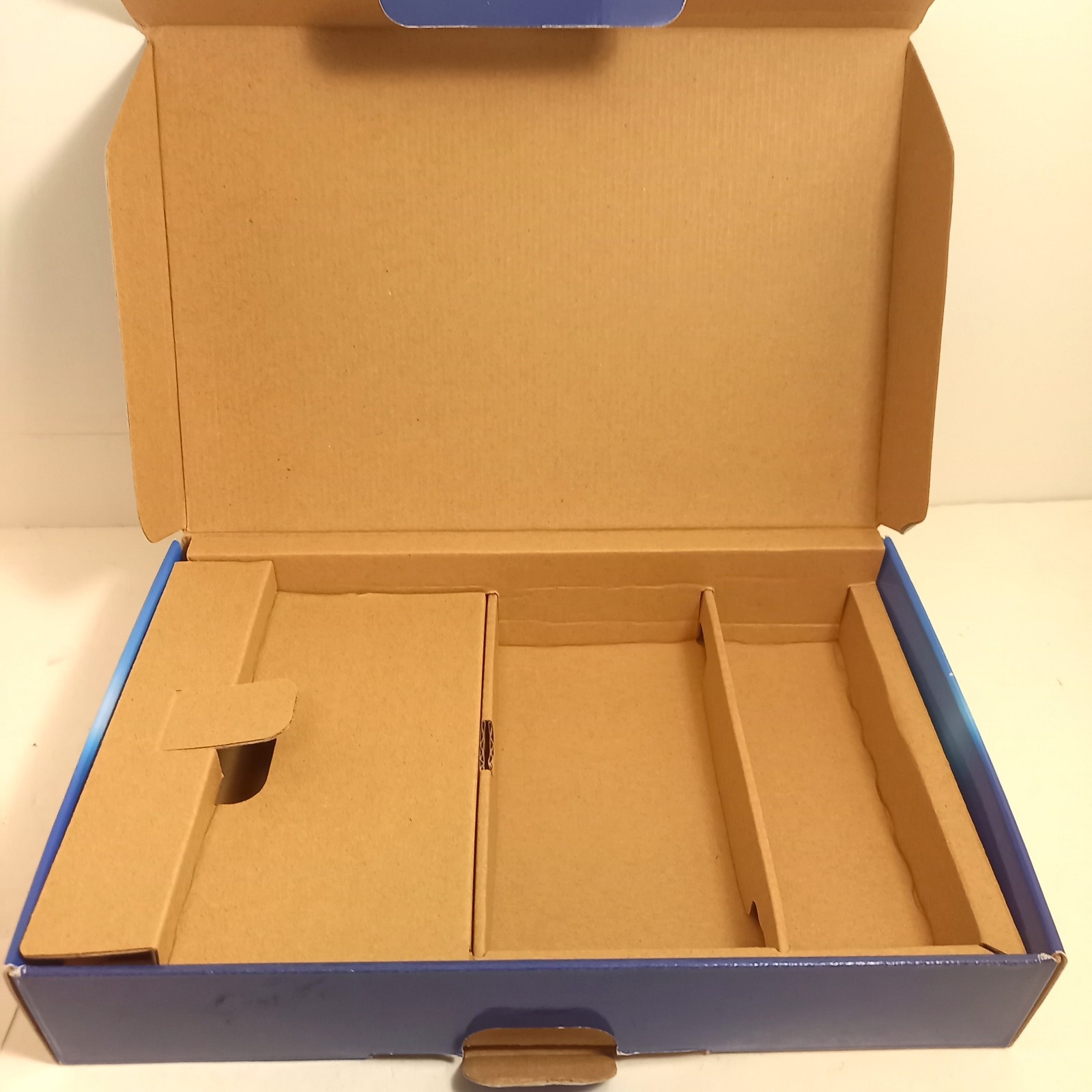 Nintendo 3DS Game Console Covalt Blue color W/ Charger Box Instruction SD card