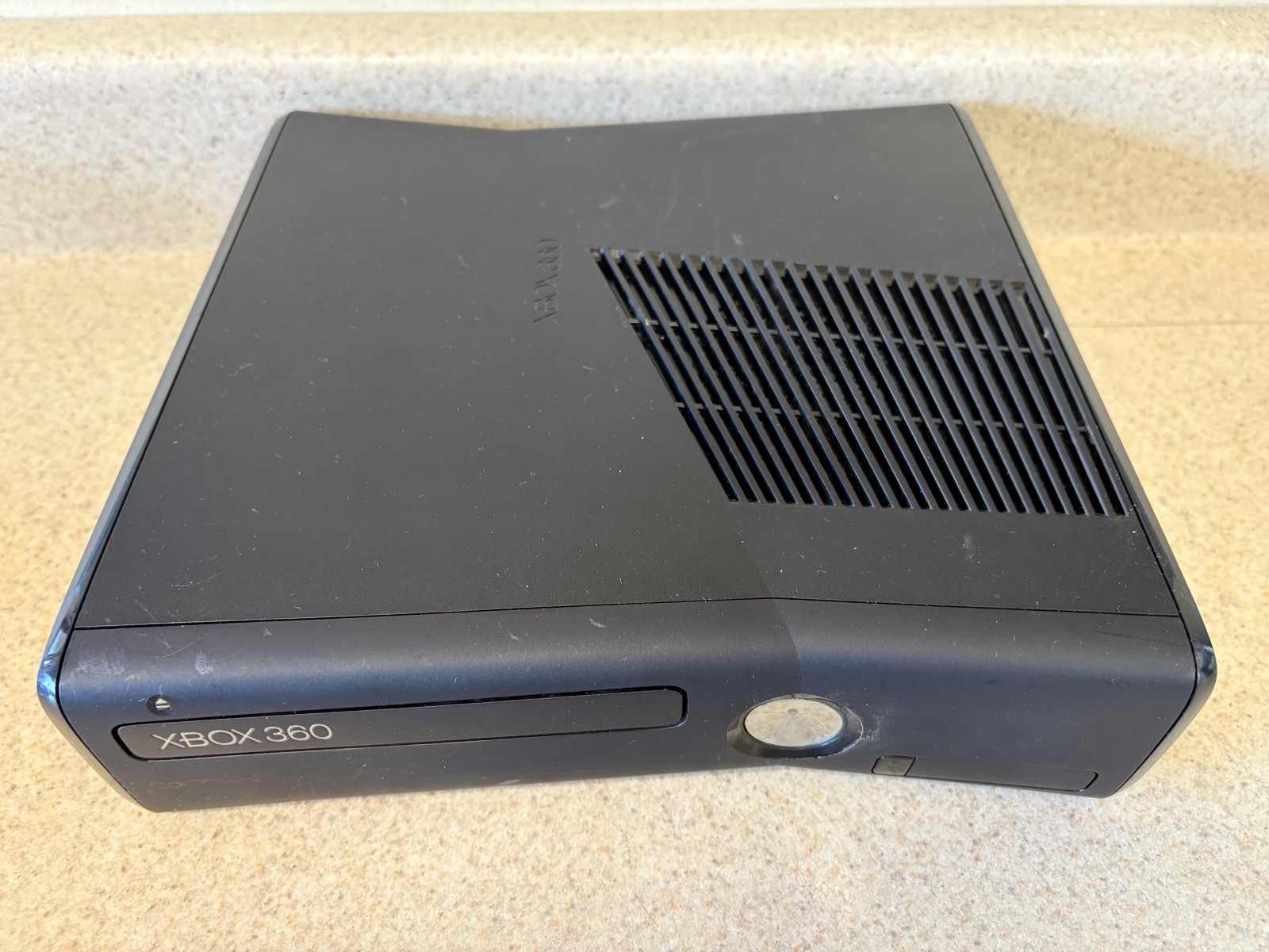 Microsoft Xbox 360S 4GB Black Console w/ Controllers & 4 Games
