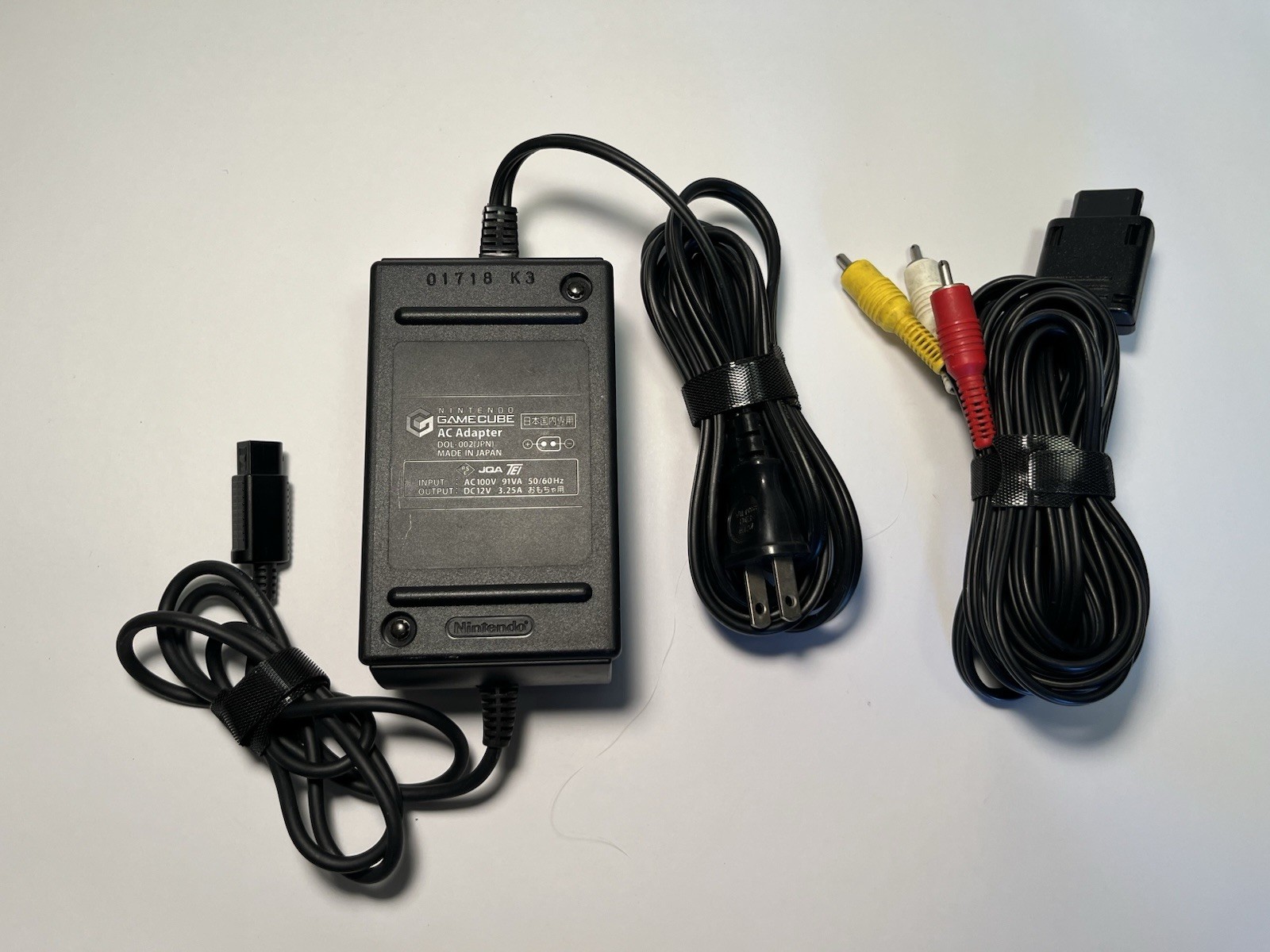 Nintendo GameCube DOL-001 Console Bundle 2 OEM Controllers + CIB Game WORKING