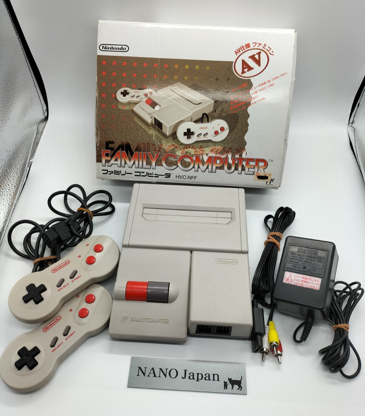Nintendo New Famicom HVC-101 JP 2 Controllers Used With box