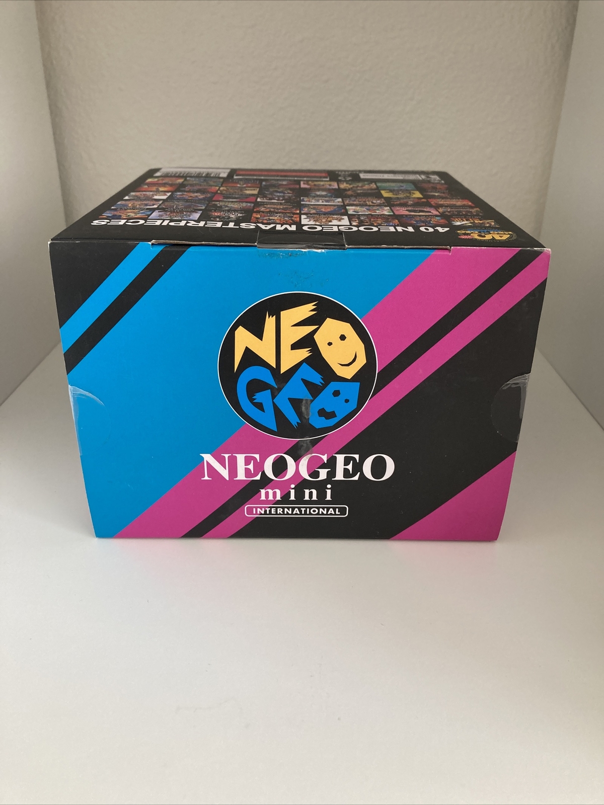 NeoGeo mini￼ (International version with 40 Games) Brand New