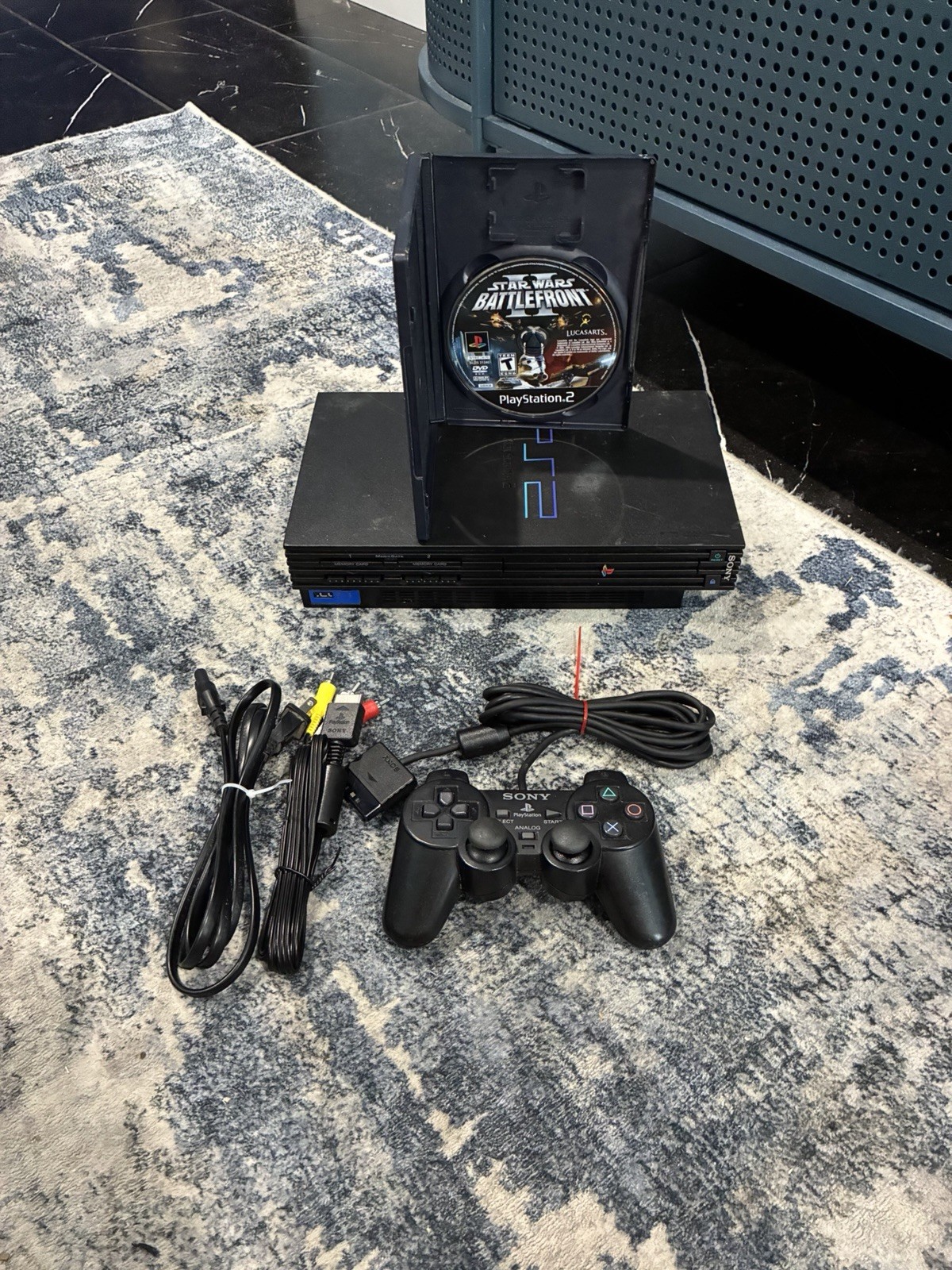Sony PlayStation 2 Console + Sony Controller + Star Wars Battlefront II + Cables