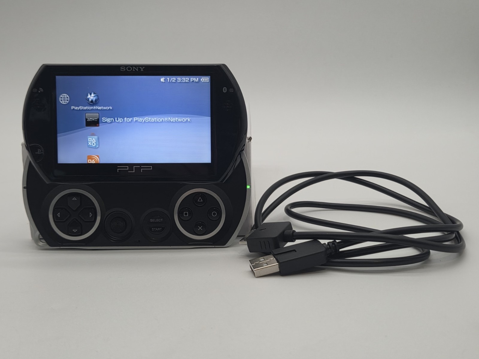 Sony PlayStation Portable Go 16GB Piano Black Handheld System W/ Cord
