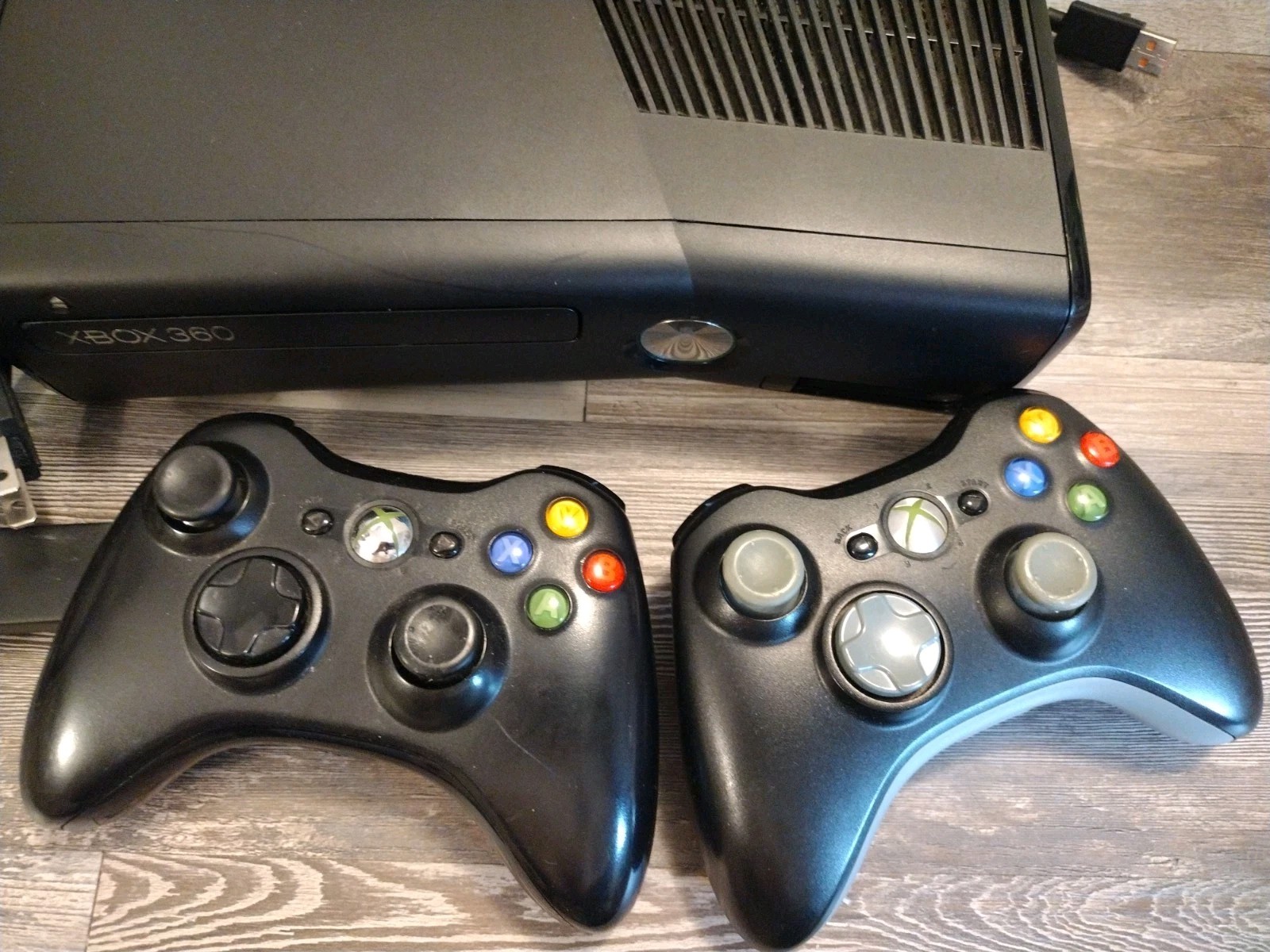 Microsoft Xbox 360 S Black Console Model #1439 Bundle With 10 Games