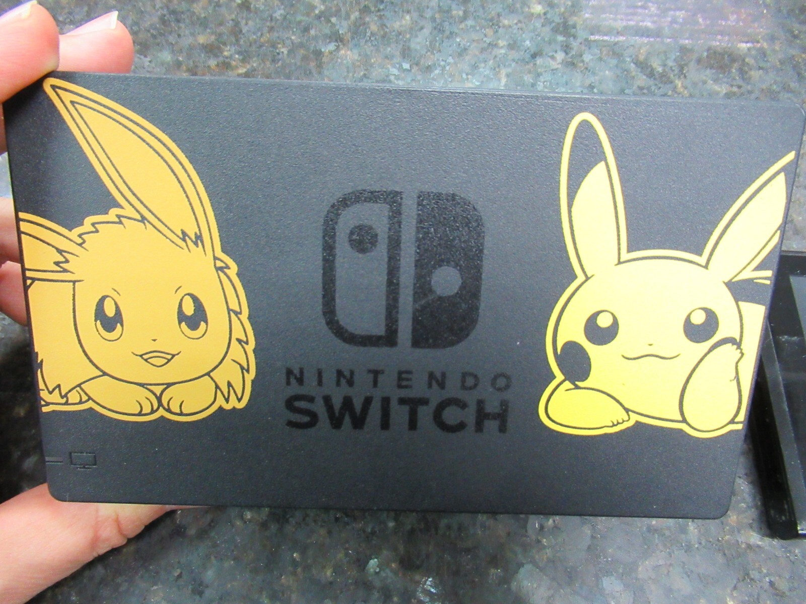 NICE!! Nintendo Switch Console & Dock Only – Let’s Go Pikachu! NO JOY-CONS!!